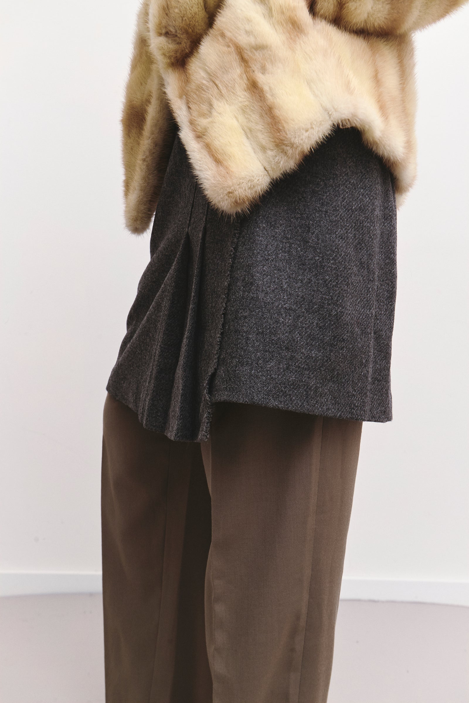 THE MINI WOOL SKIRT (34/36)