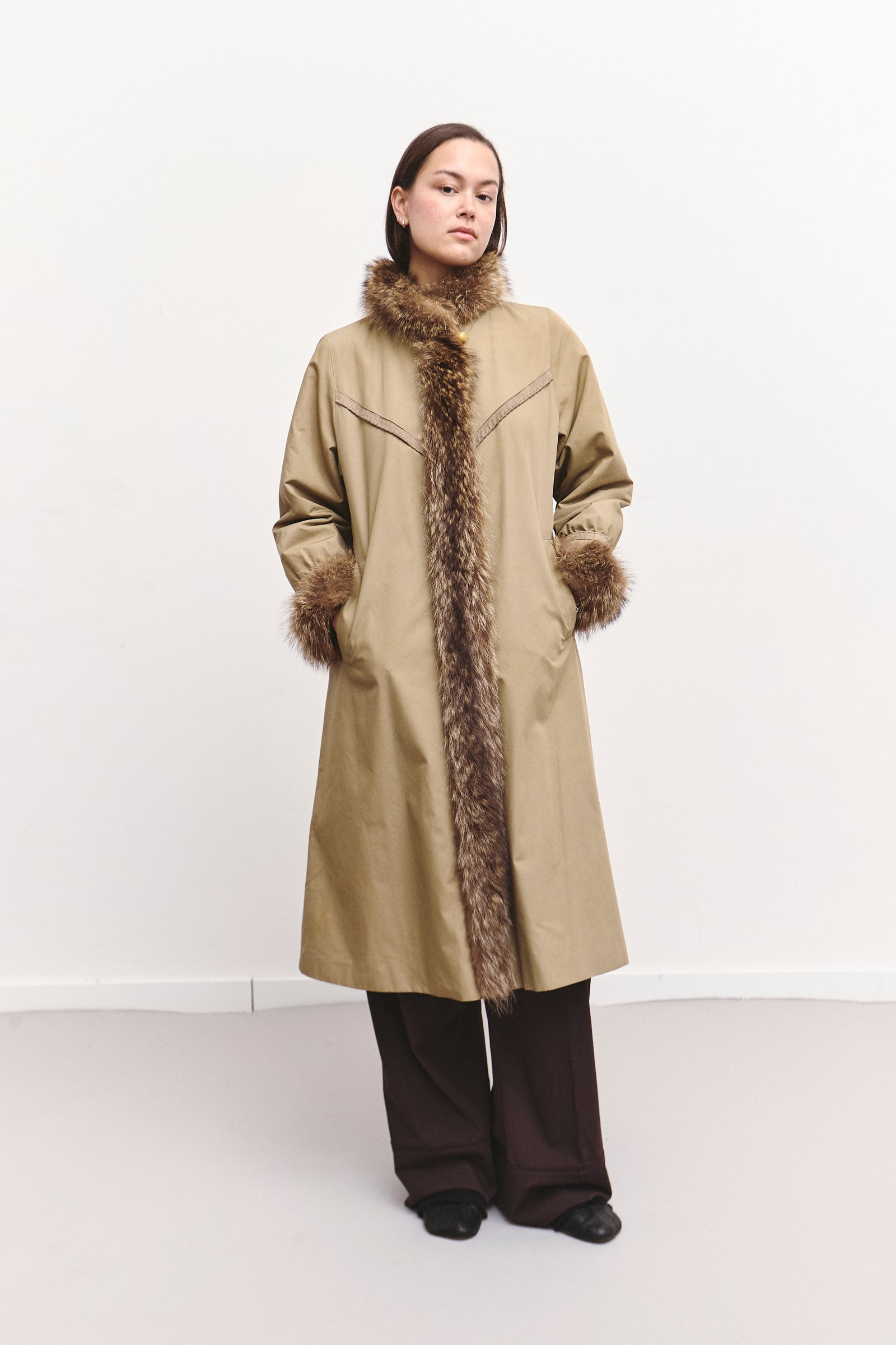 THE FURRY TRENCH COAT (M/L)