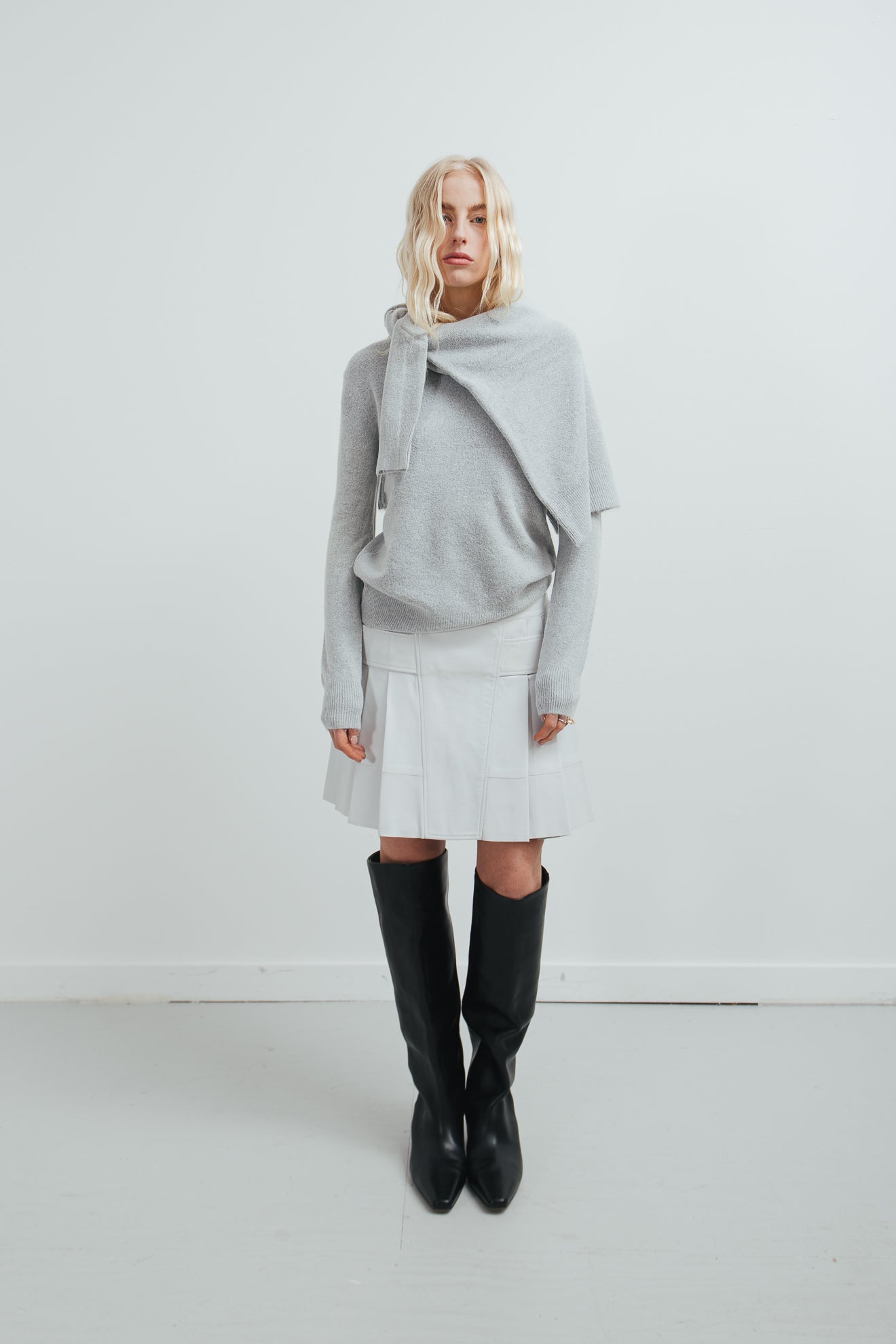 THE ESSENTIAL KNIT (M/L)