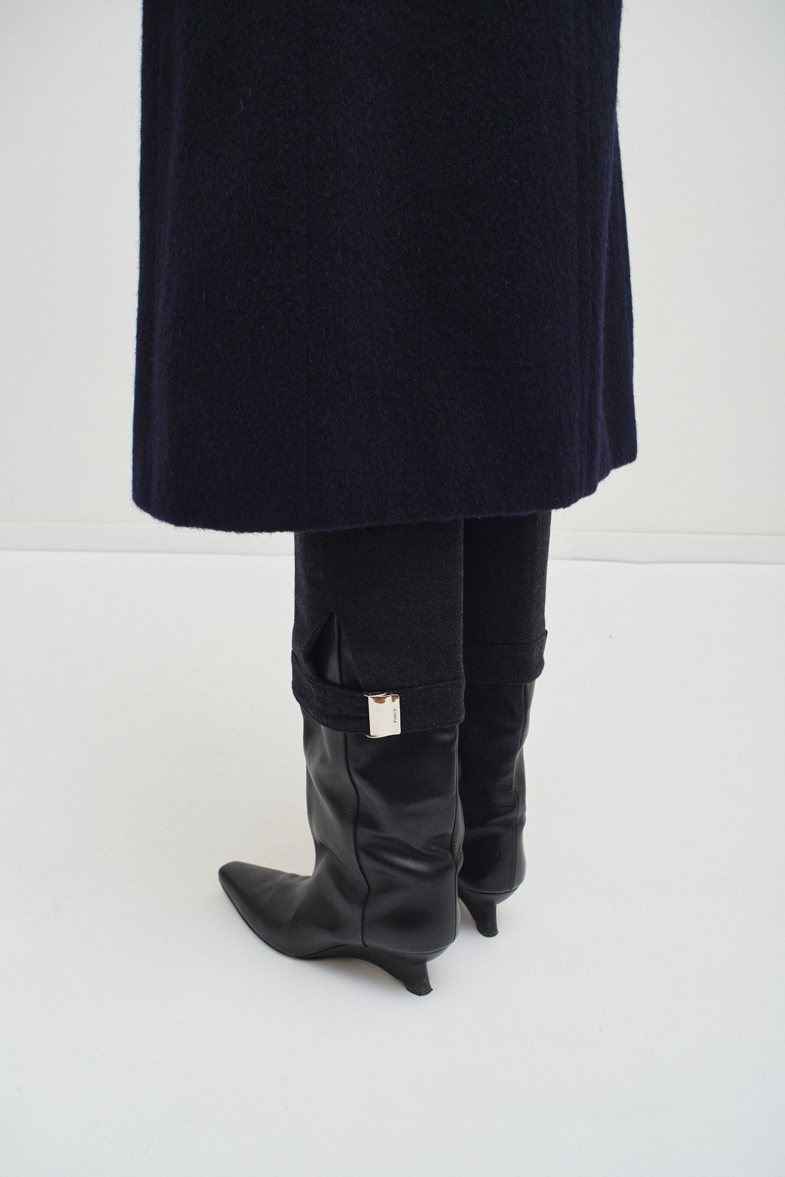 PRADA BUCKLE CAPRI PANT (38/40)