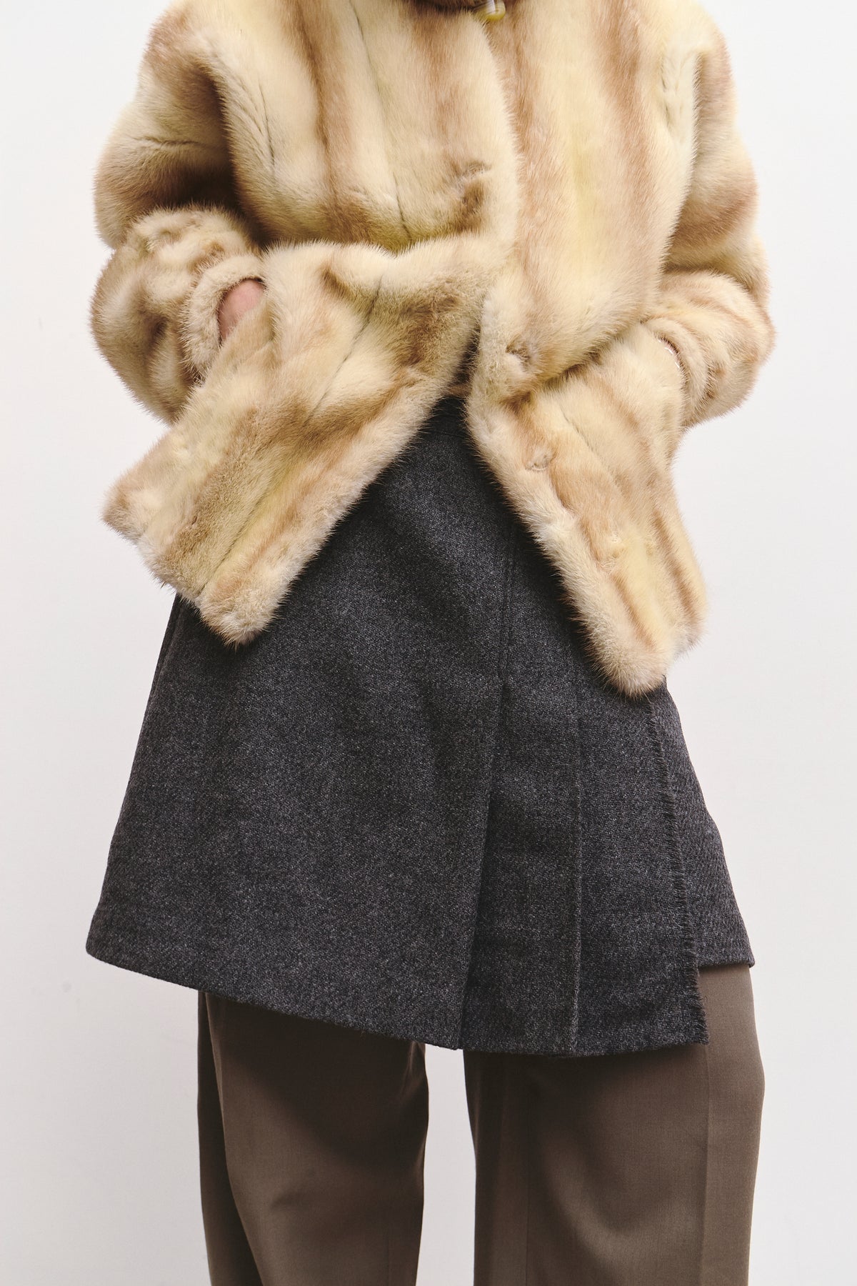 THE MINI WOOL SKIRT (34/36)