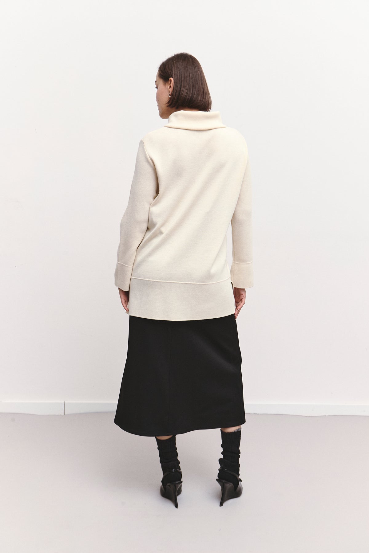 THE STAPLE BLACK SKIRT (36/38)