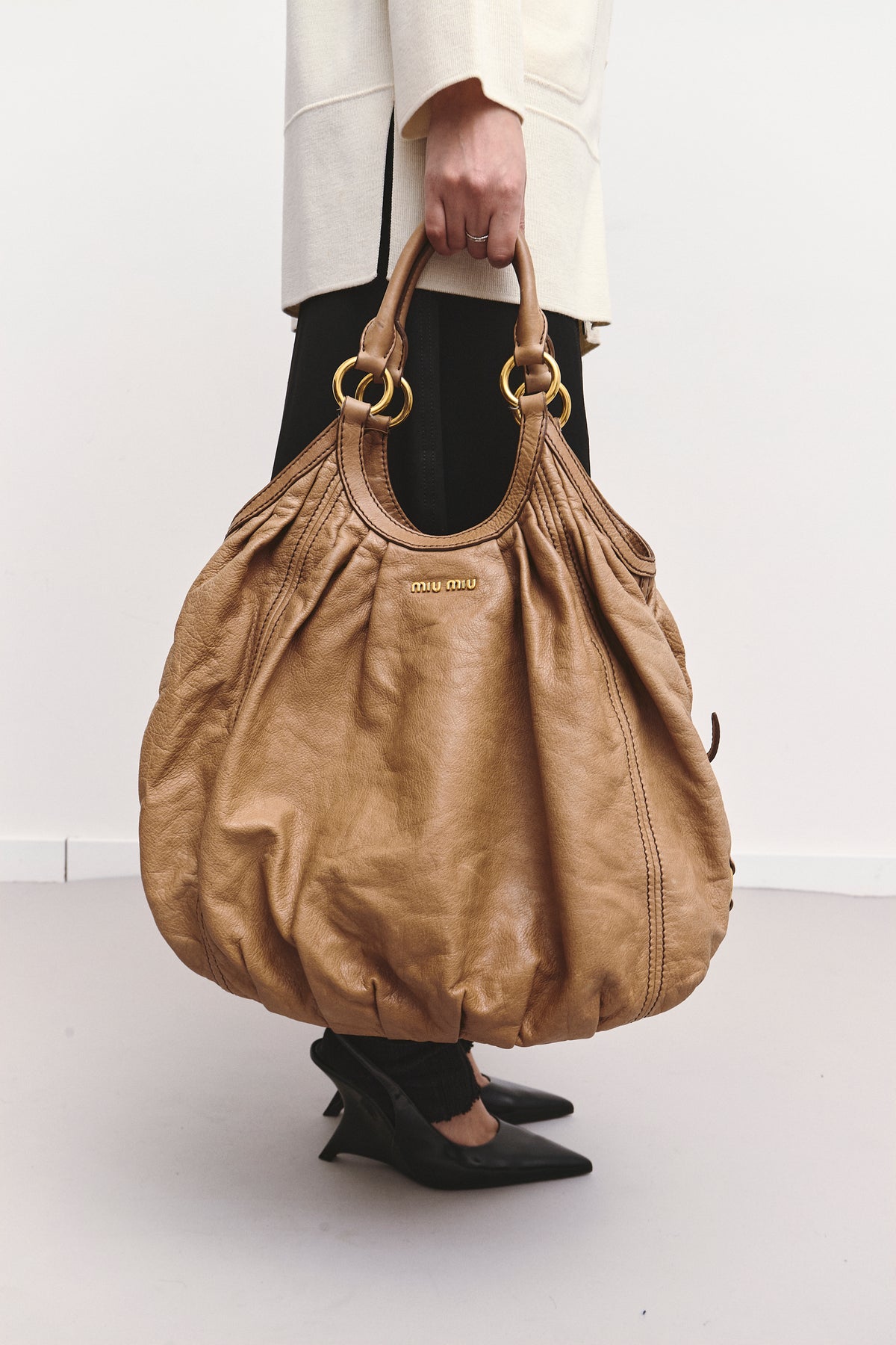 MIU MIU OVERSIZED LEATHER TOTE