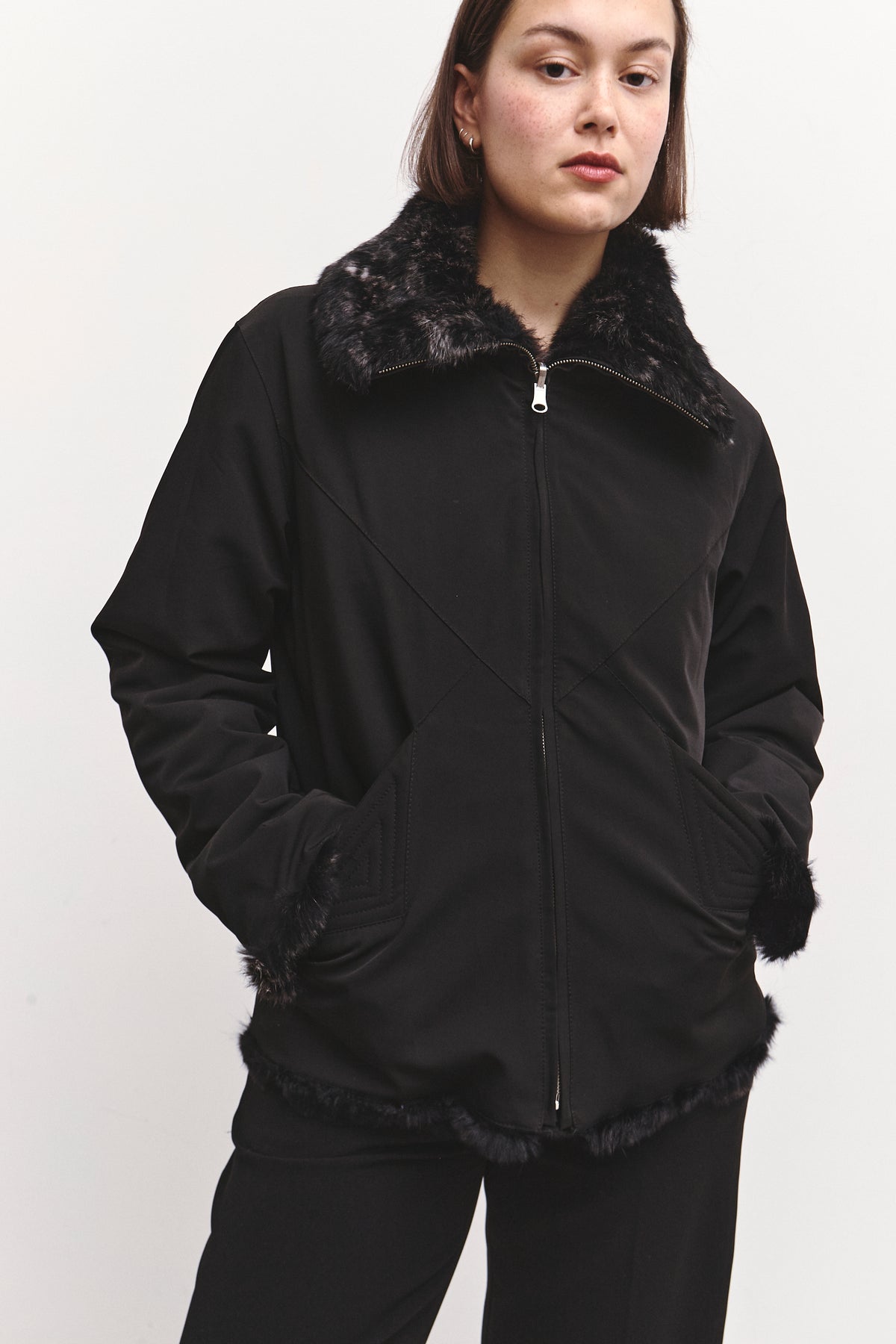 THE REVERSIBLE BLACK FUR (M/L)