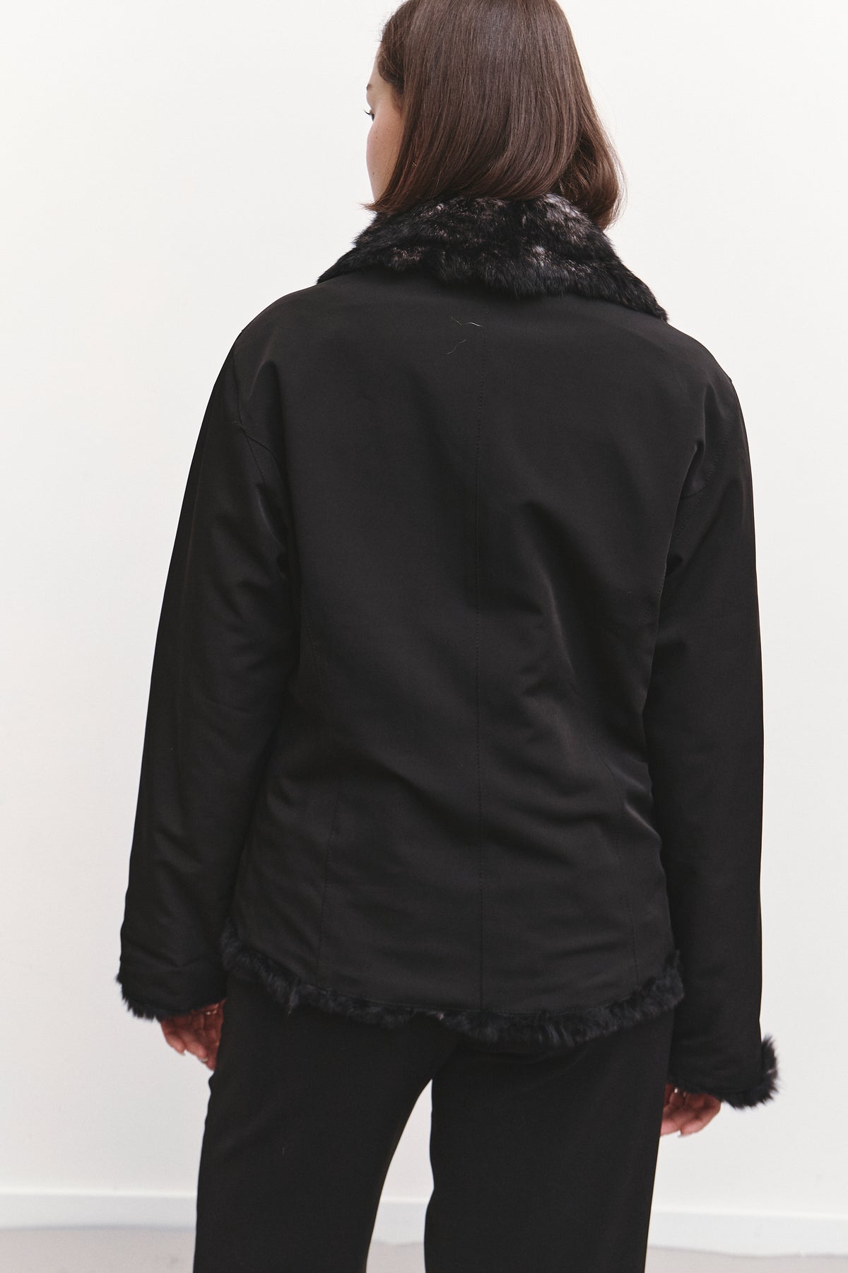 THE REVERSIBLE BLACK FUR (M/L)