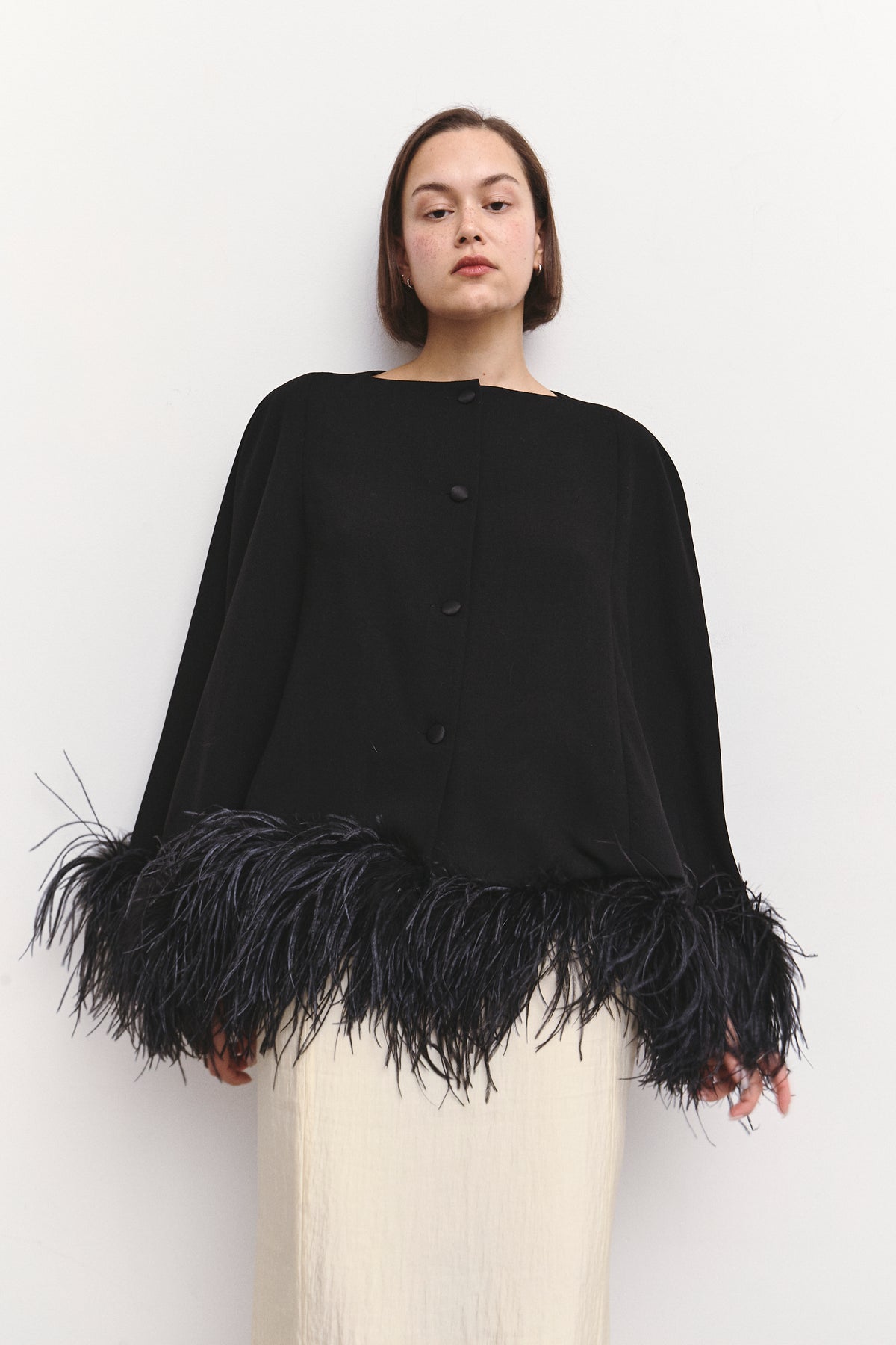 THE FEATHER CAPE (O/S)