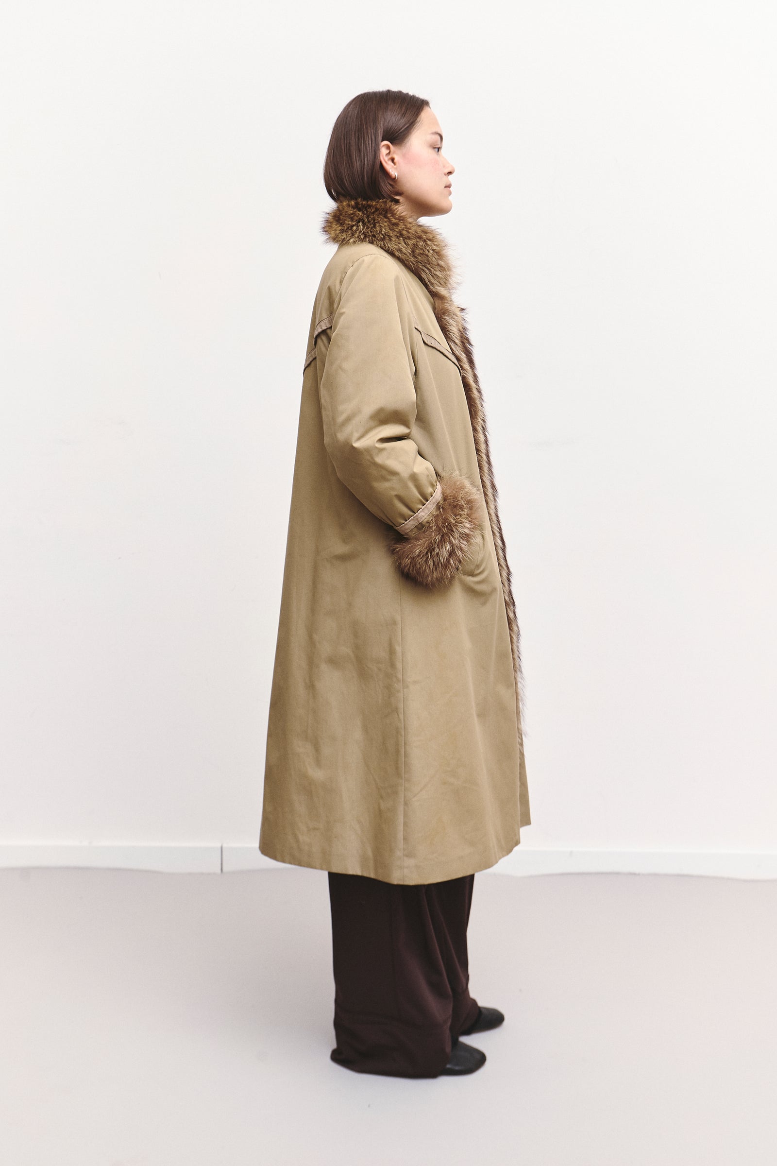 THE FURRY TRENCH COAT (M/L)