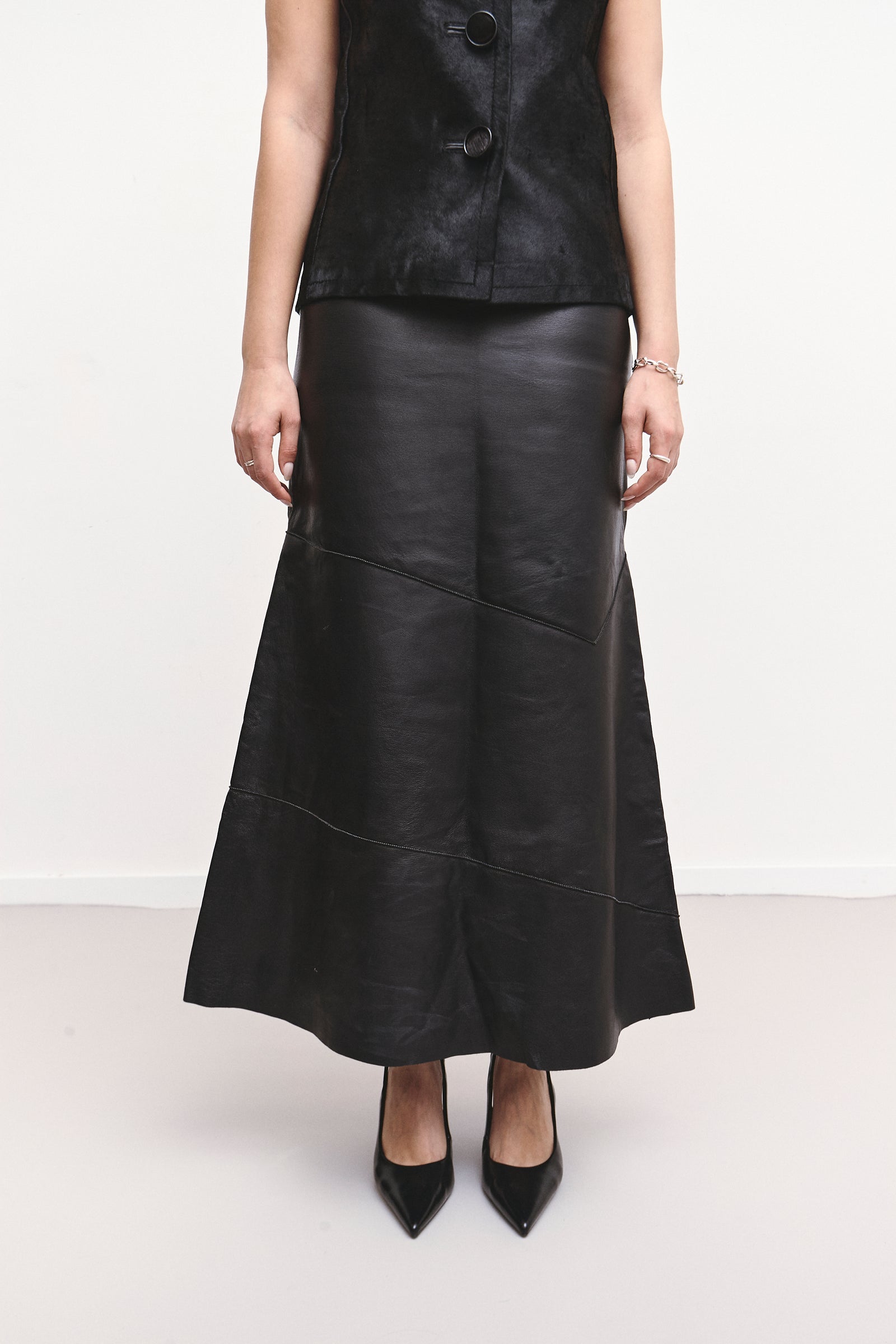 THE LONG LEATHER SKIRT (38/40)
