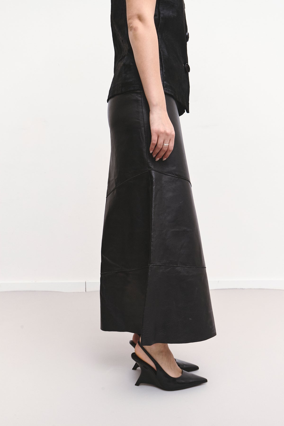 THE LONG LEATHER SKIRT (38/40)