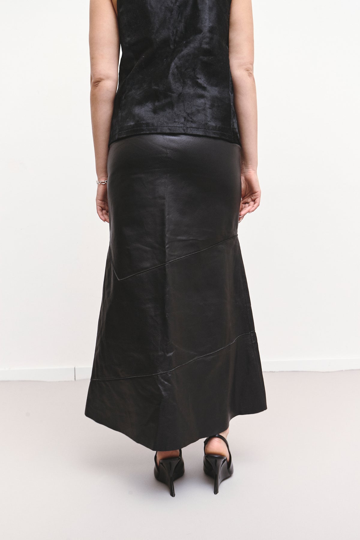 THE LONG LEATHER SKIRT (38/40)