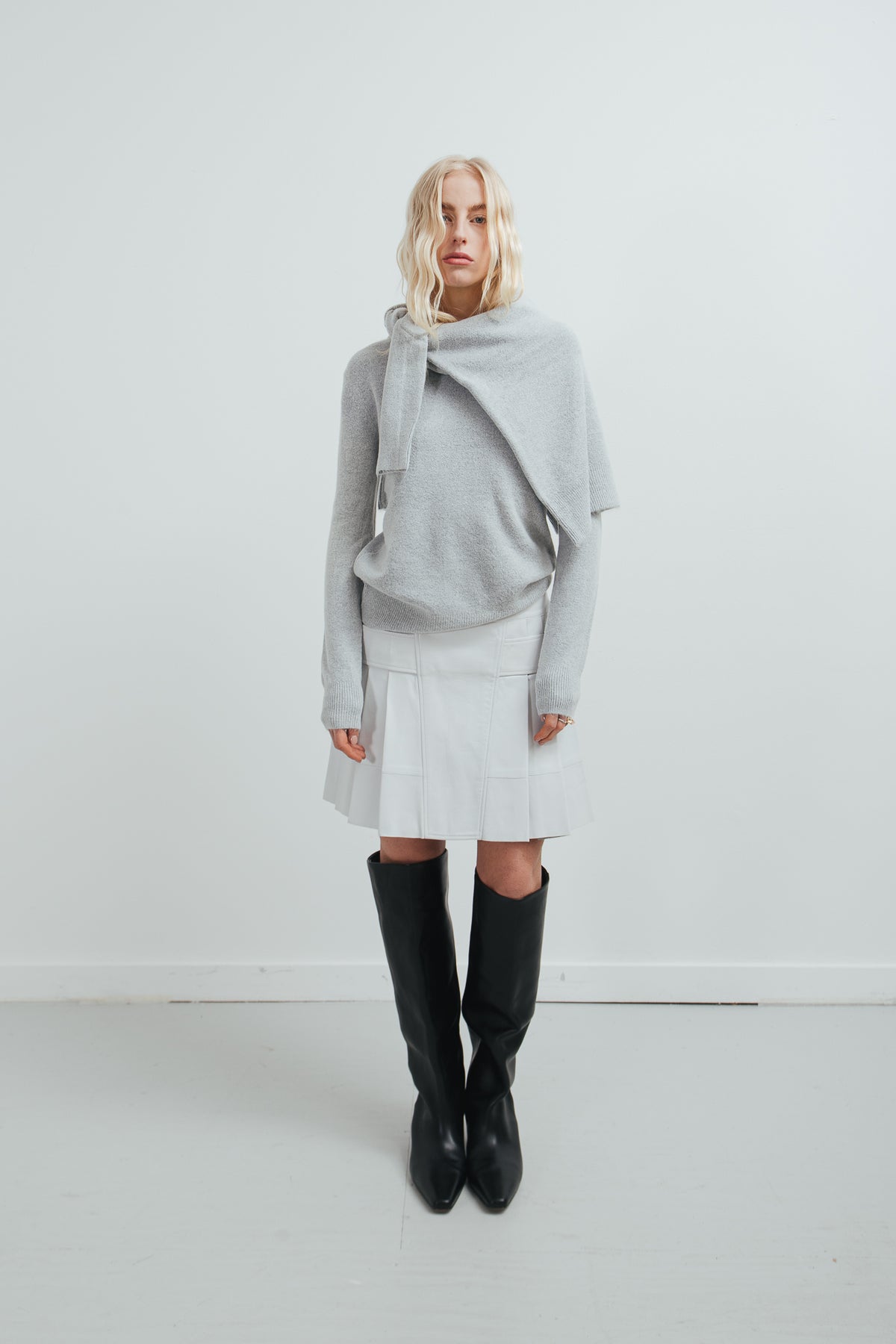 THE ESSENTIAL KNIT (M/L)