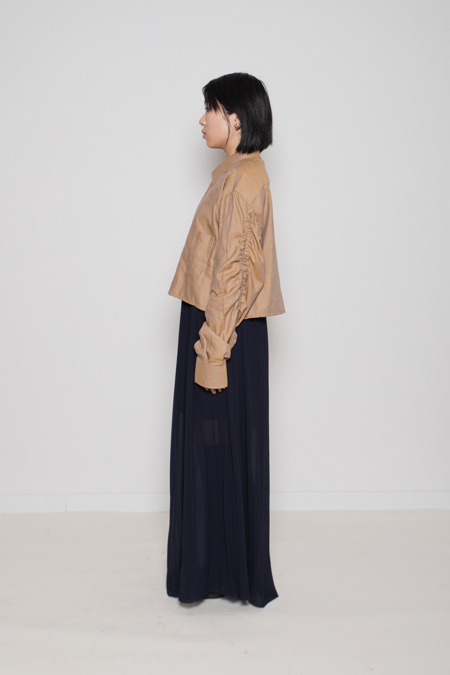 UPCYCLED CROPPED RUFFLE SHIRT CAMEL MELANGE (S/M)