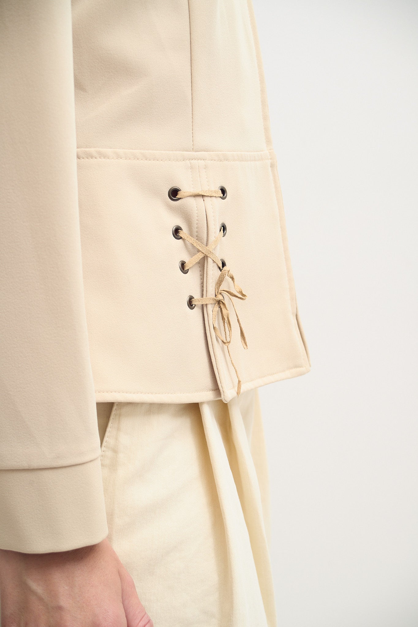 THE BEIGE LACE-UP JACKET (S/M)