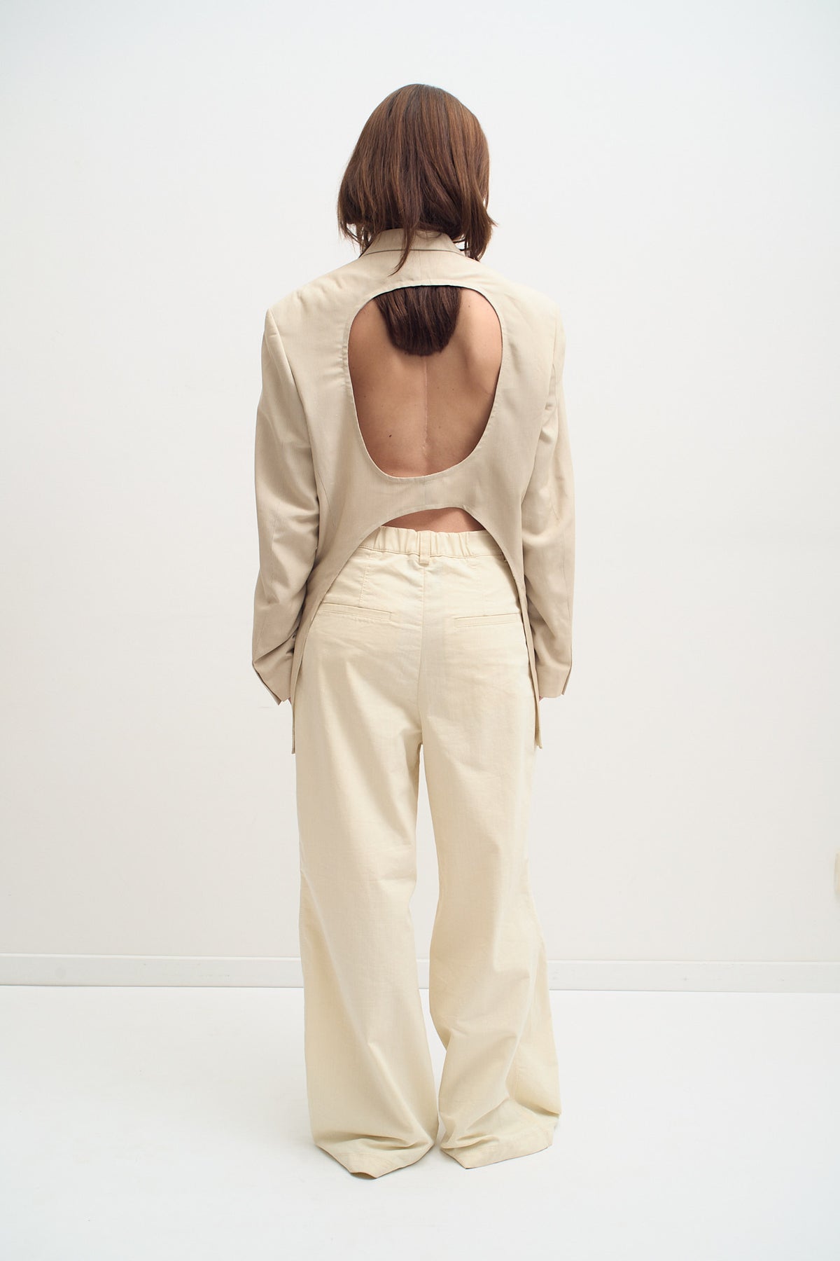 UPCYCLED OPEN BACK BLAZER BEIGE (L/XL)