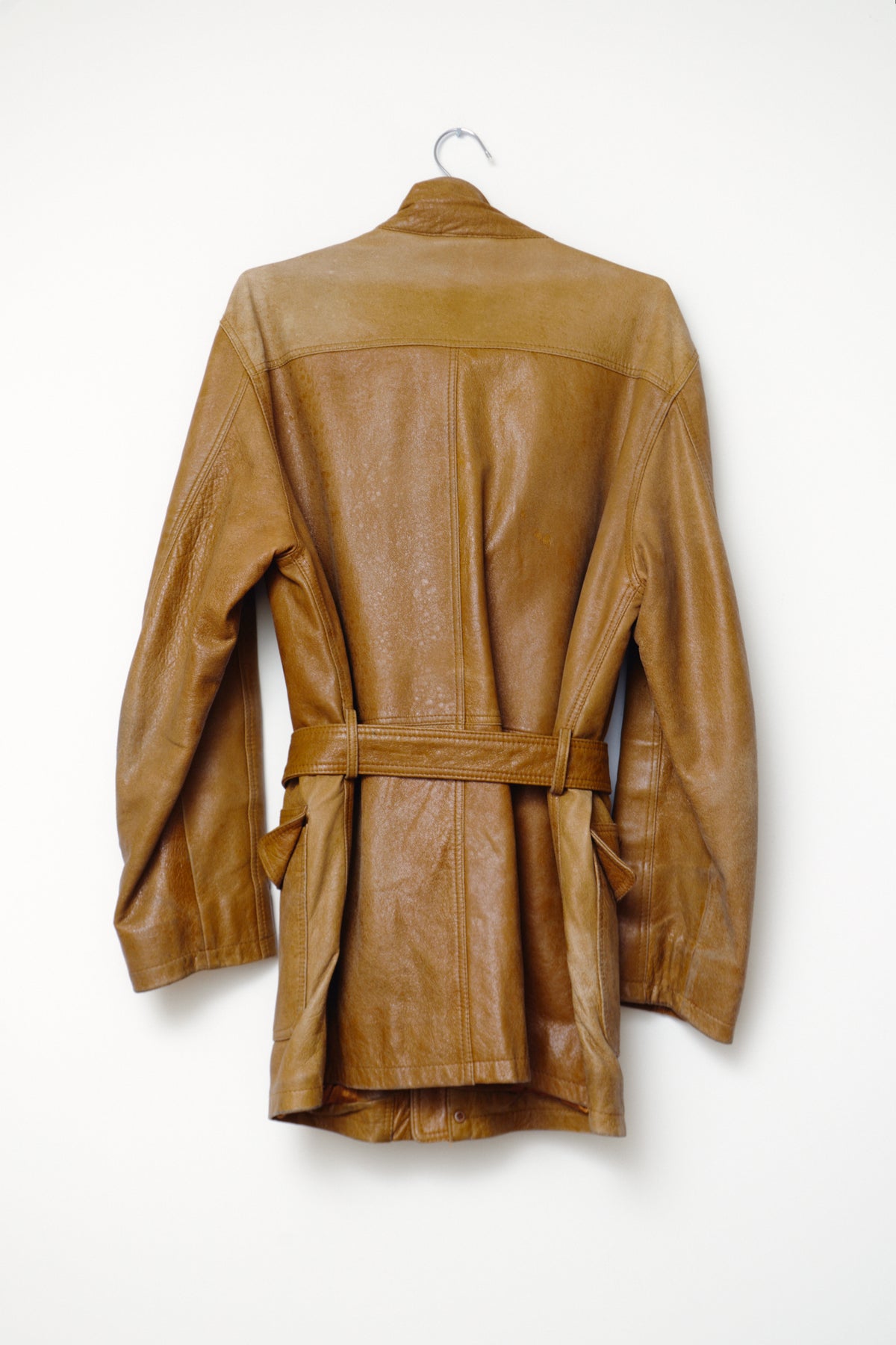 THE RUGGED LEATHER JACKET (S/M)