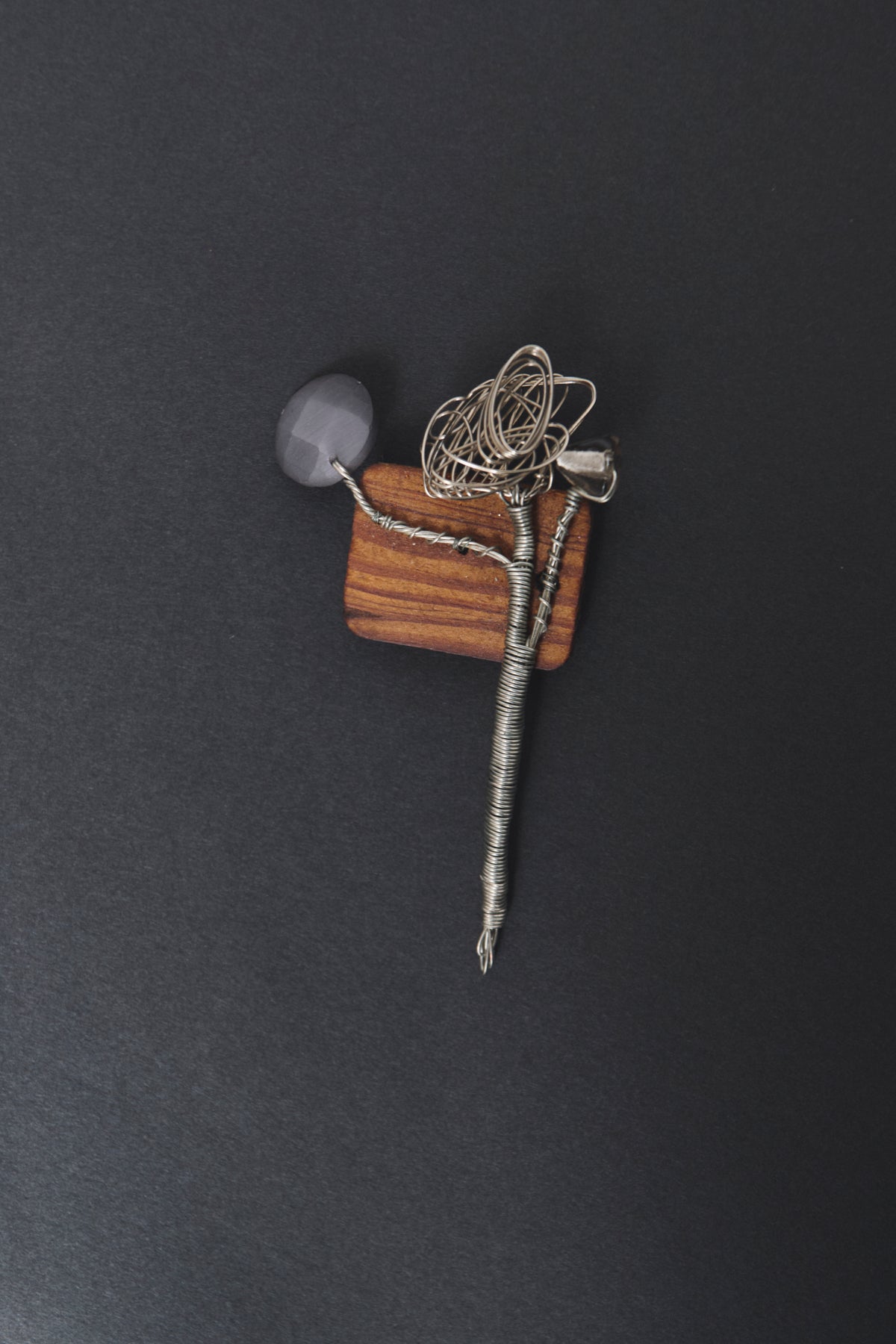 THE WIRE BROOCH