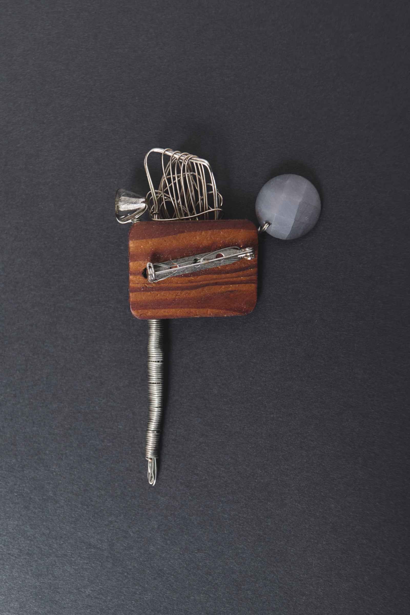 THE WIRE BROOCH