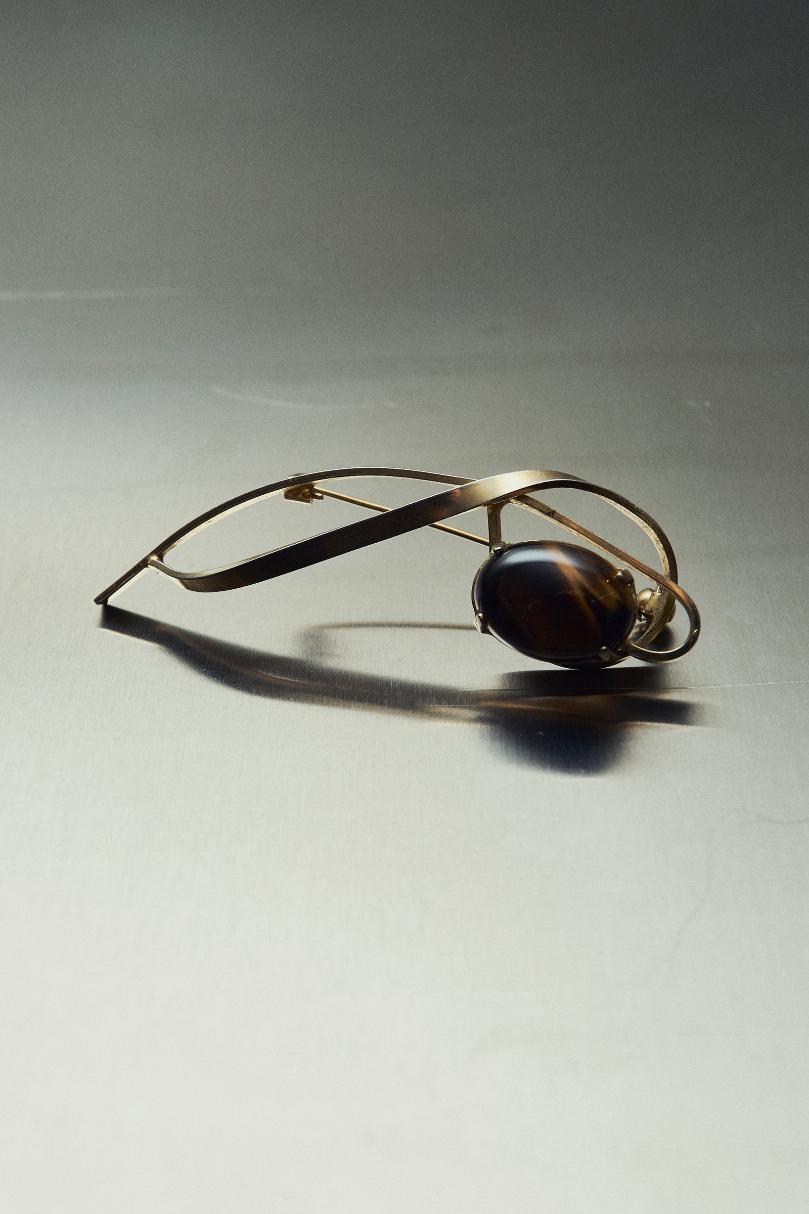 THE TIGEREYE BROOCH