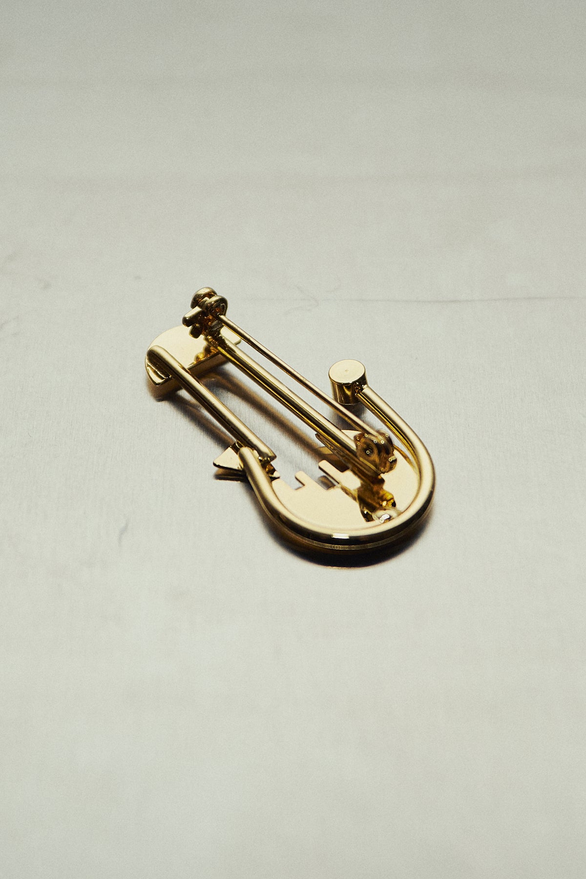 THE E-GUITAR BROOCH