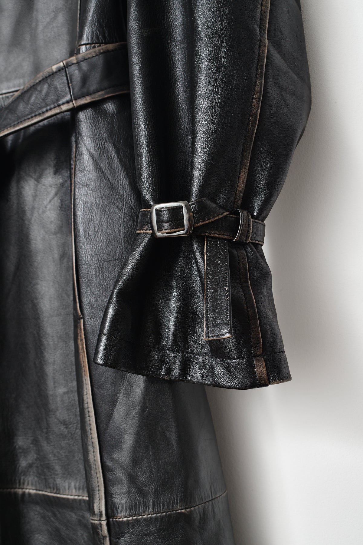 THE AGED LEATHER COAT (S/M)
