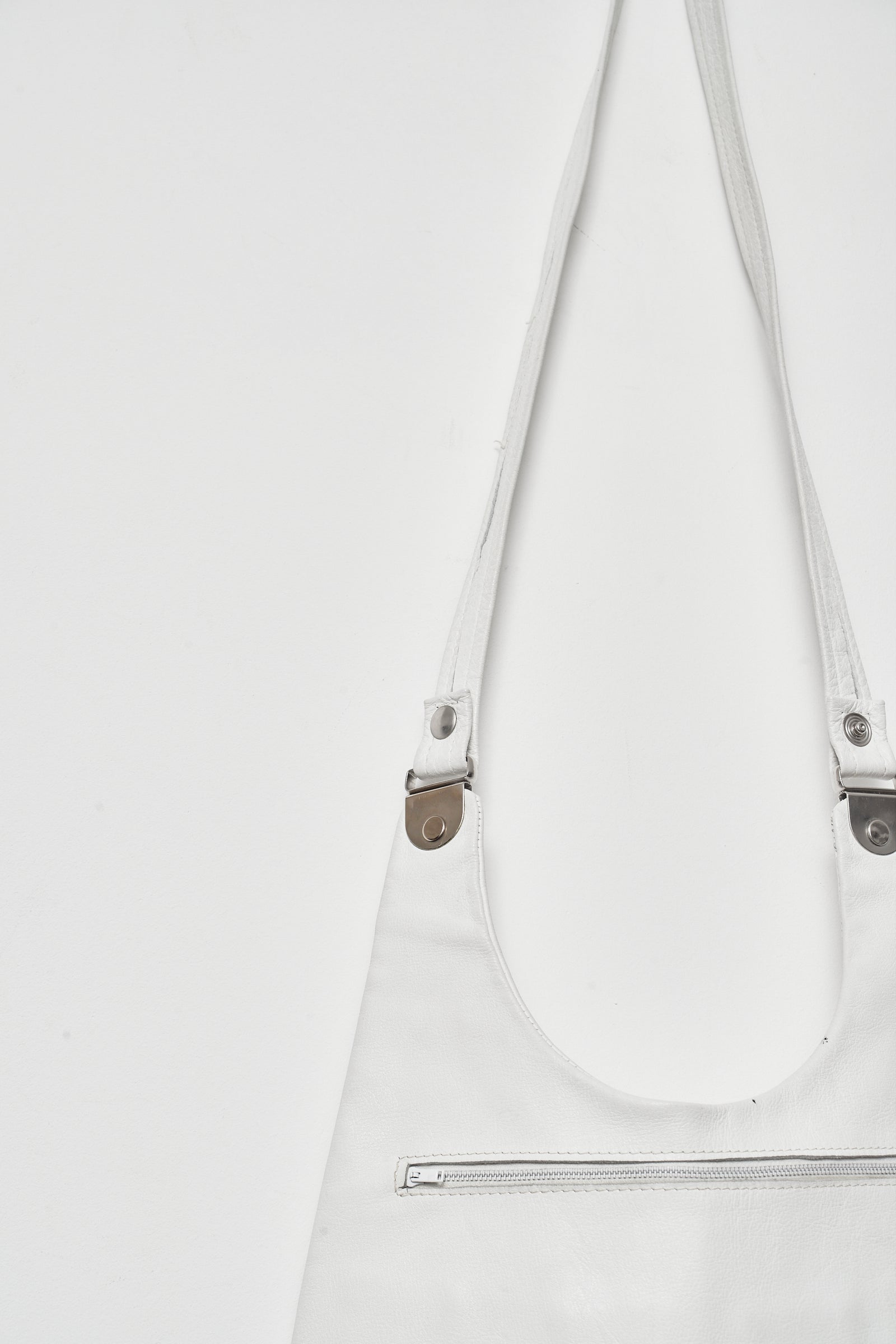 THE WHITE SADDLE BAG
