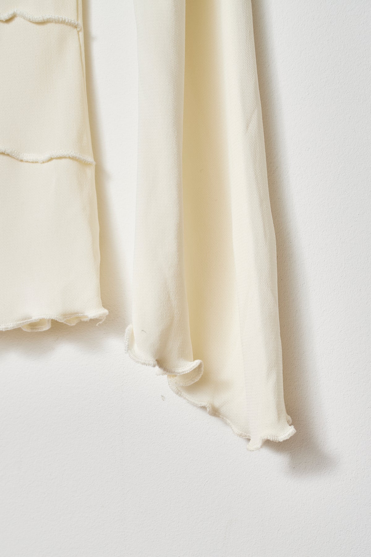 THE BROKEN-WHITE LONGSLEEVE (M/L)