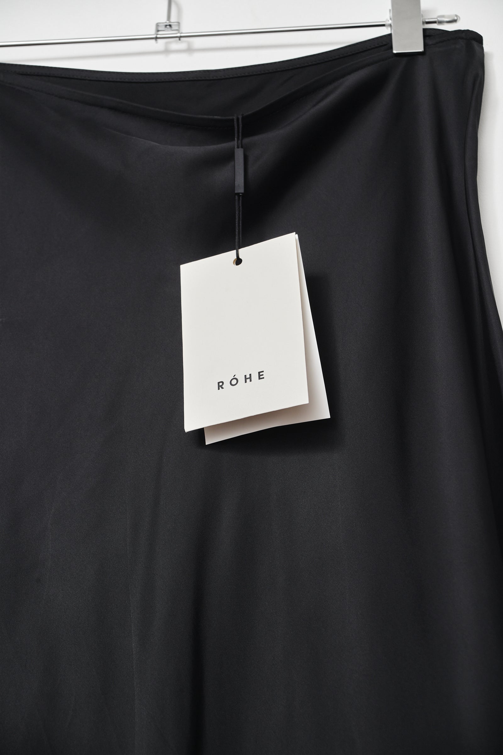 RÓHE SATIN SKIRT (S/M)