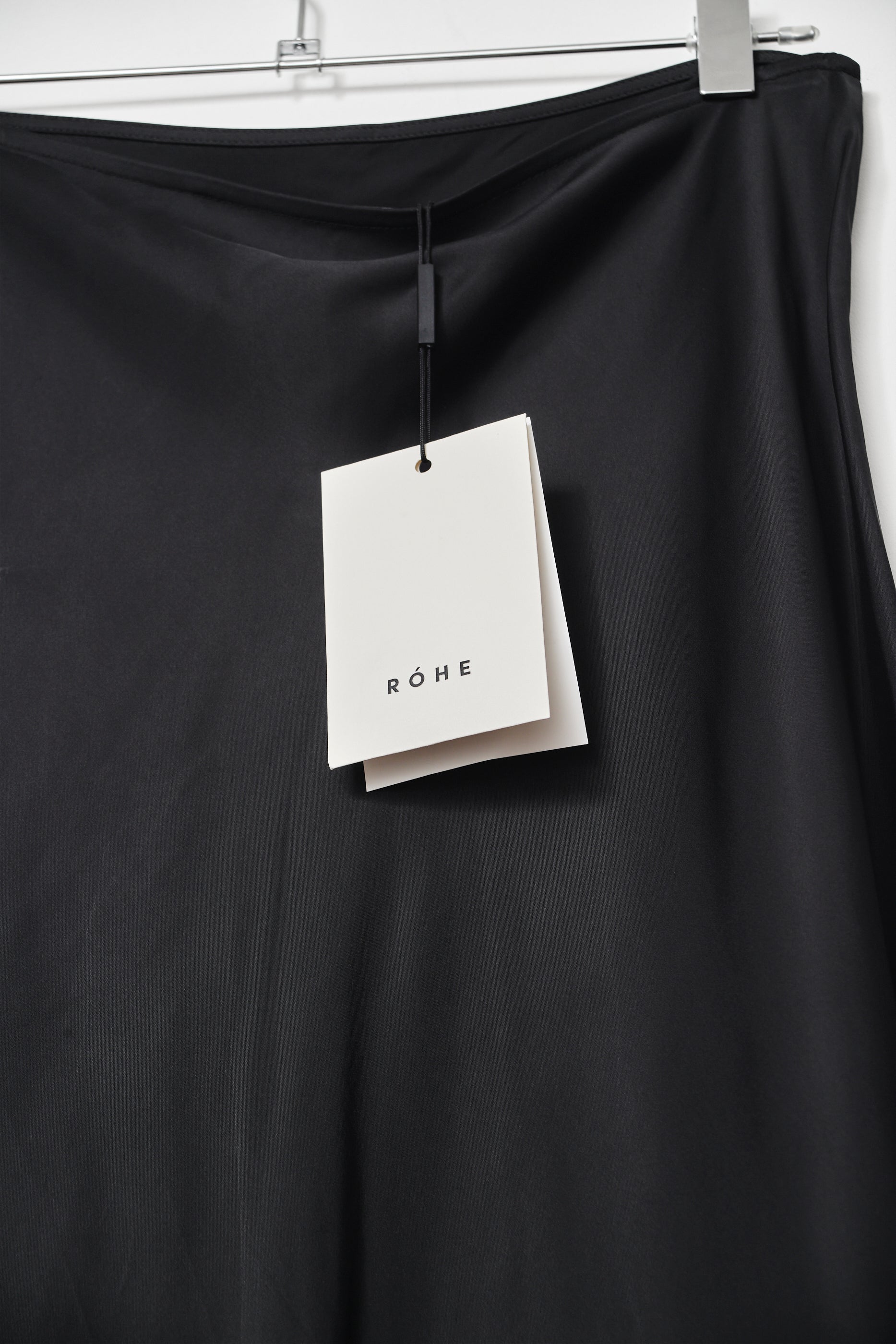 RÓHE SATIN SKIRT (S/M)