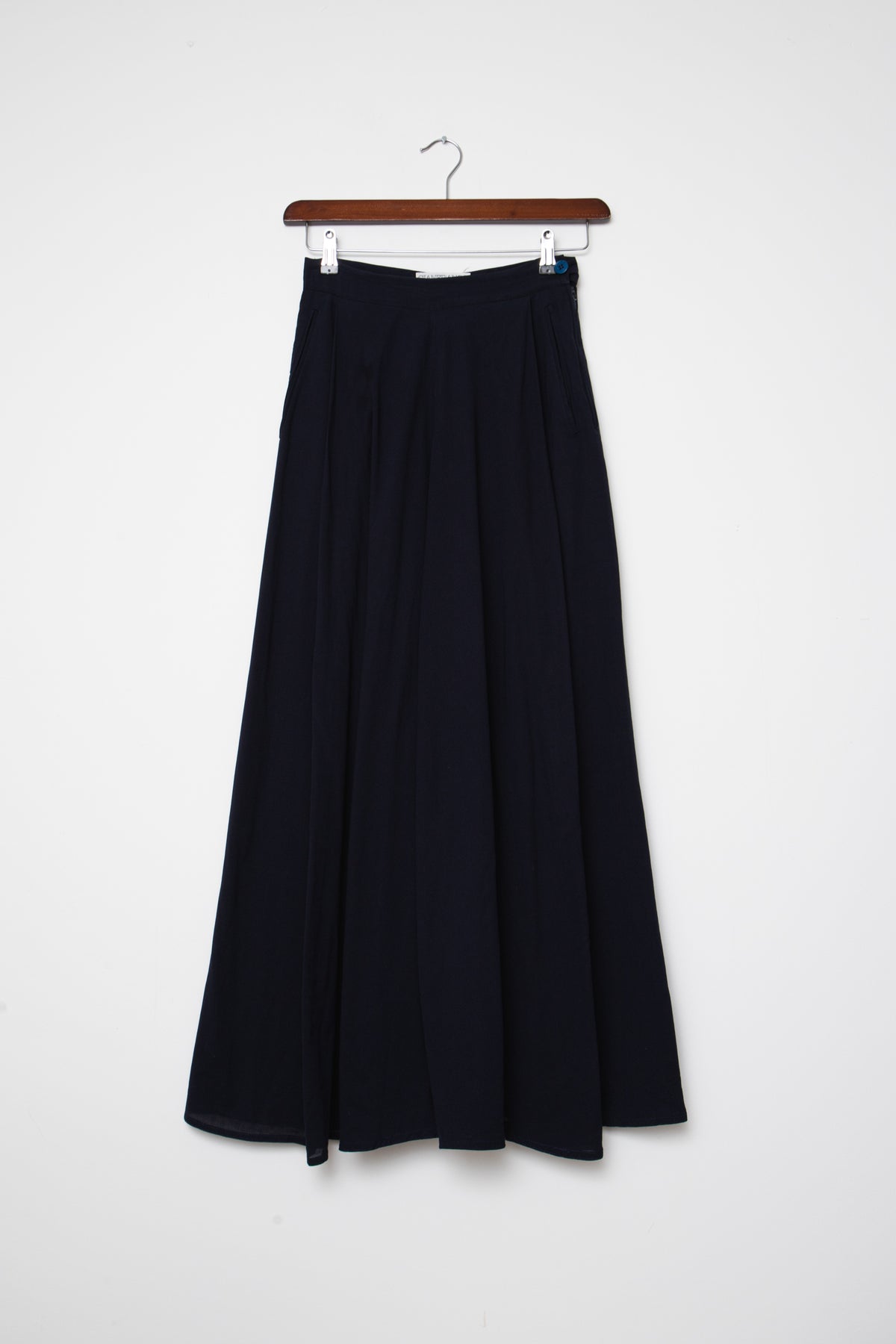 GIANFRANCO FERRE PANTS  (36/38)