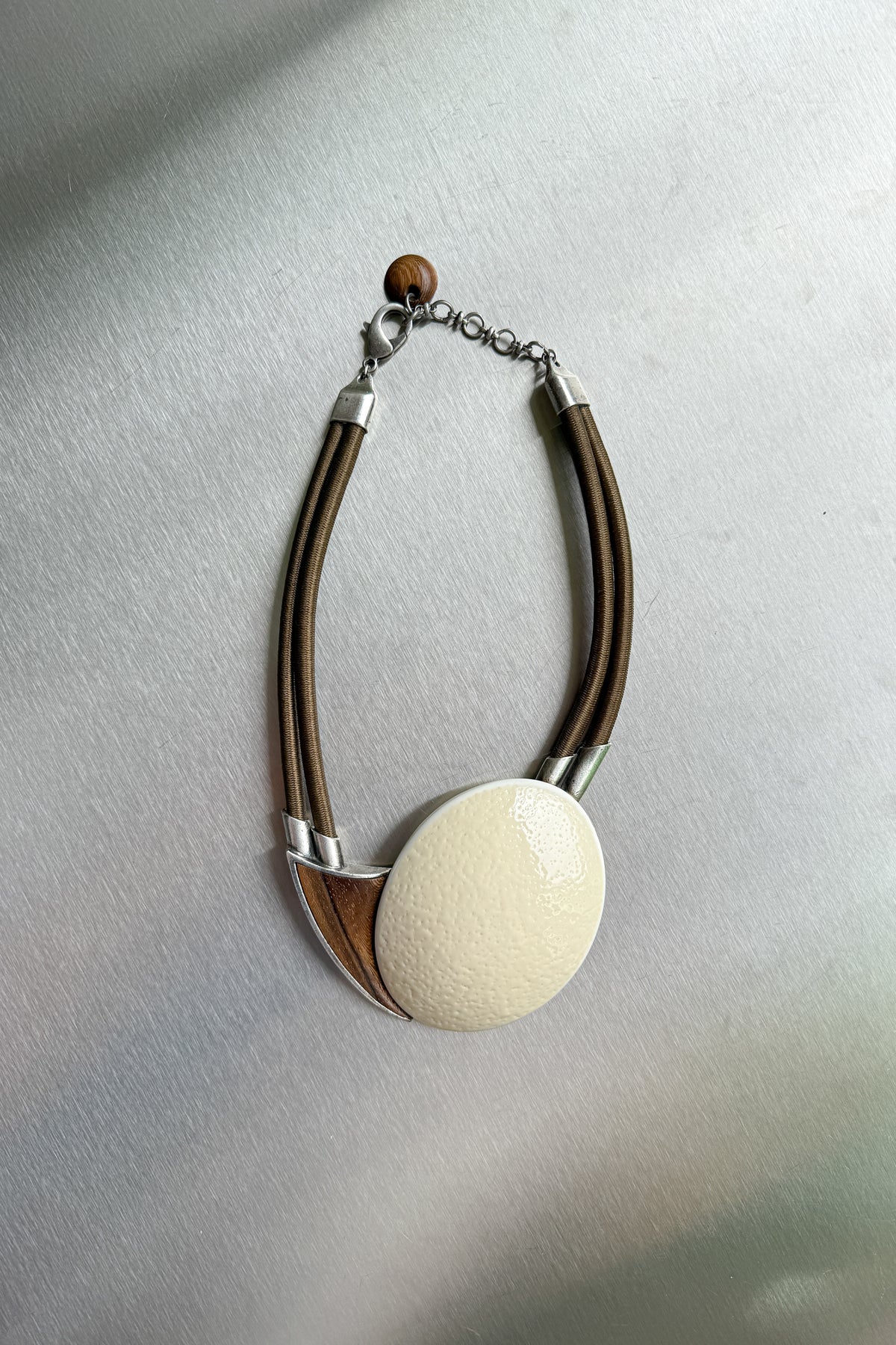 THE STATEMENT NECKLACE