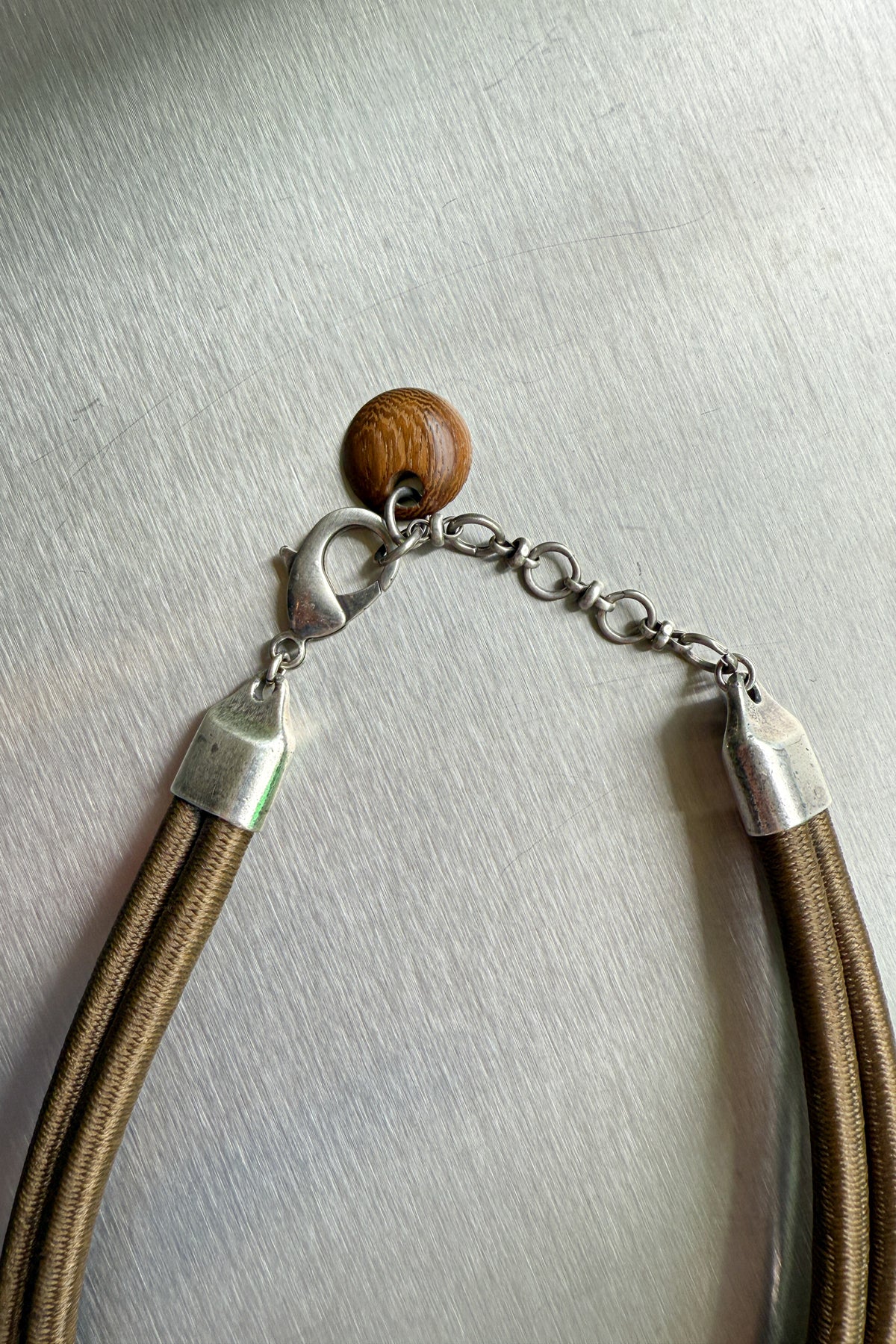 THE STATEMENT NECKLACE