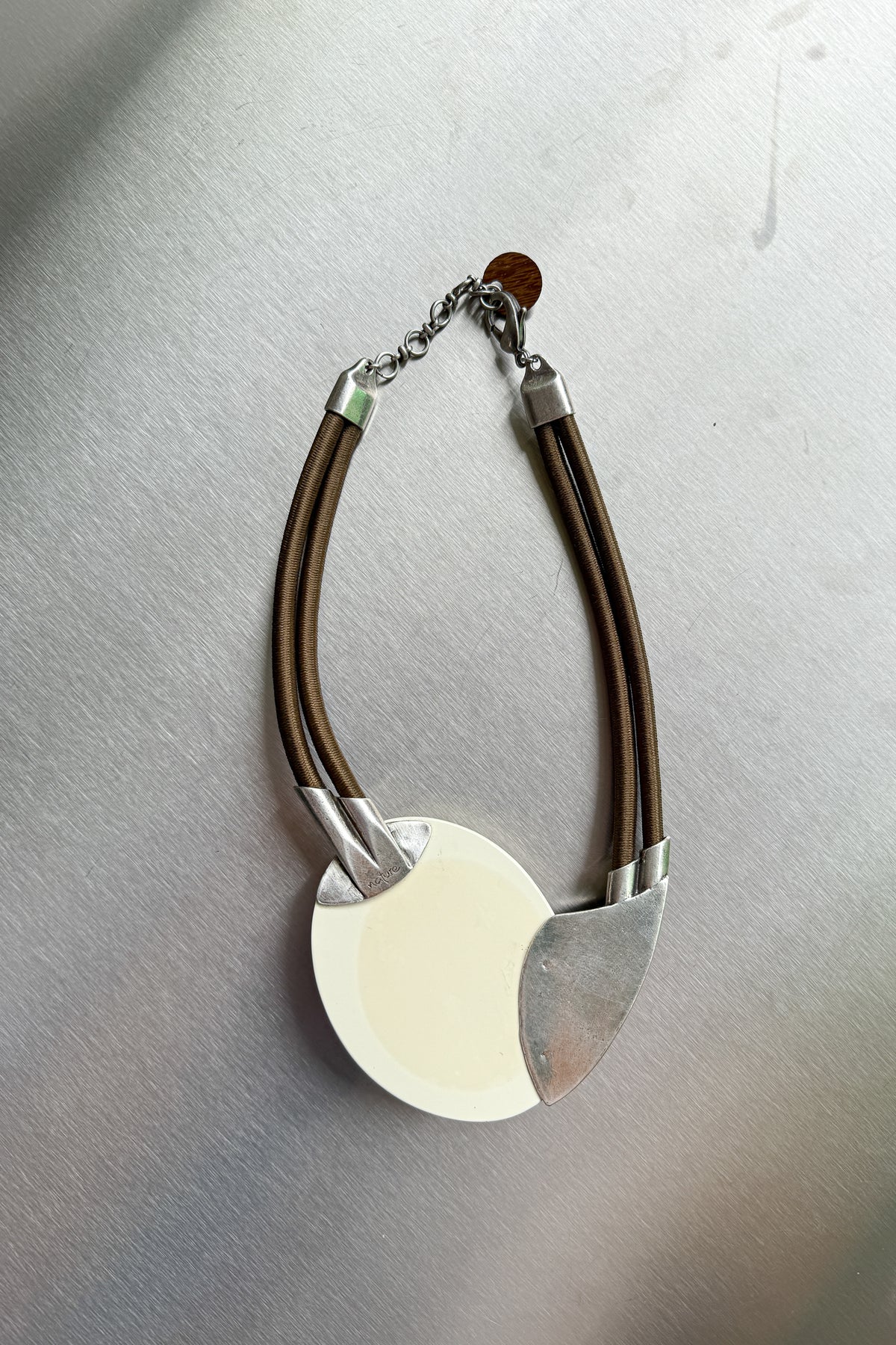 THE STATEMENT NECKLACE