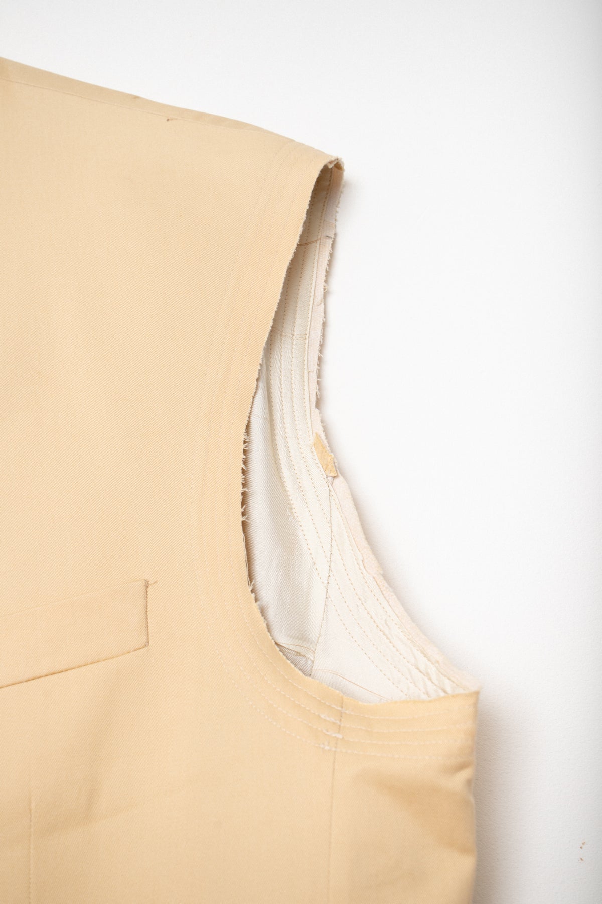 UPCYCLED VEST BUTTER YELLOW (L/XL)