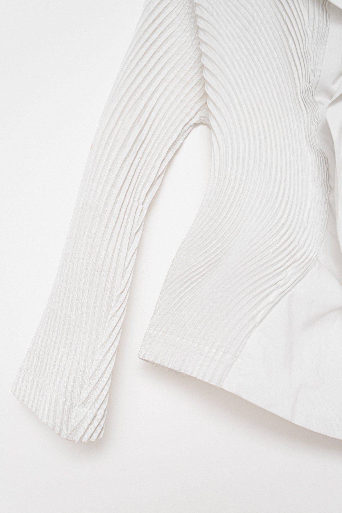 ISSEY MIYAKE PLEATED TOP (M/L)