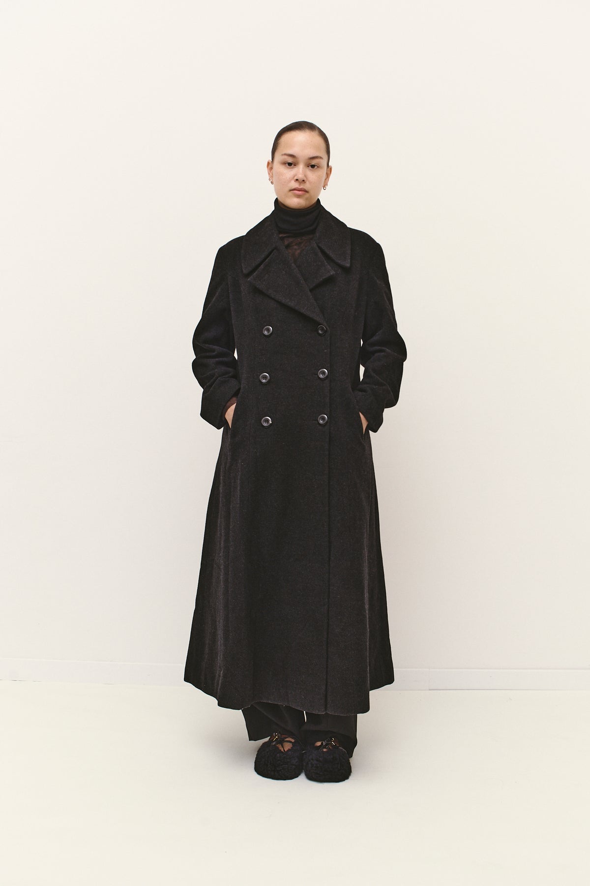 THE CLASSIC WOOL COAT (S/M)