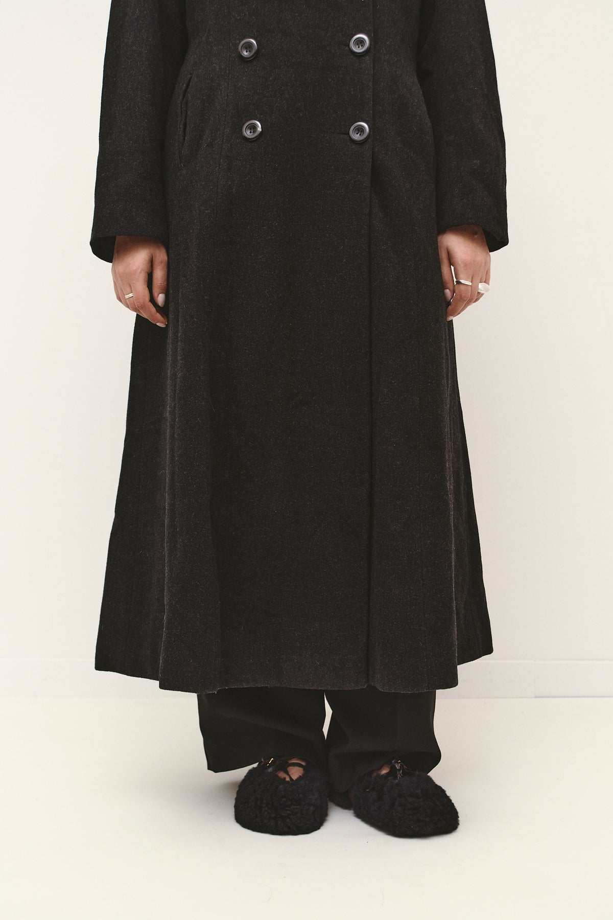 THE CLASSIC WOOL COAT (S/M)