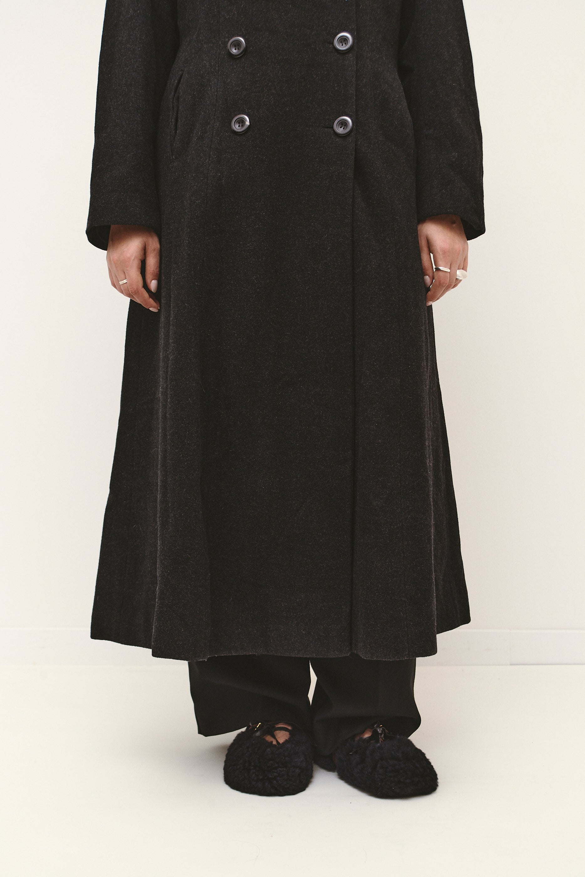 THE CLASSIC WOOL COAT (S/M)