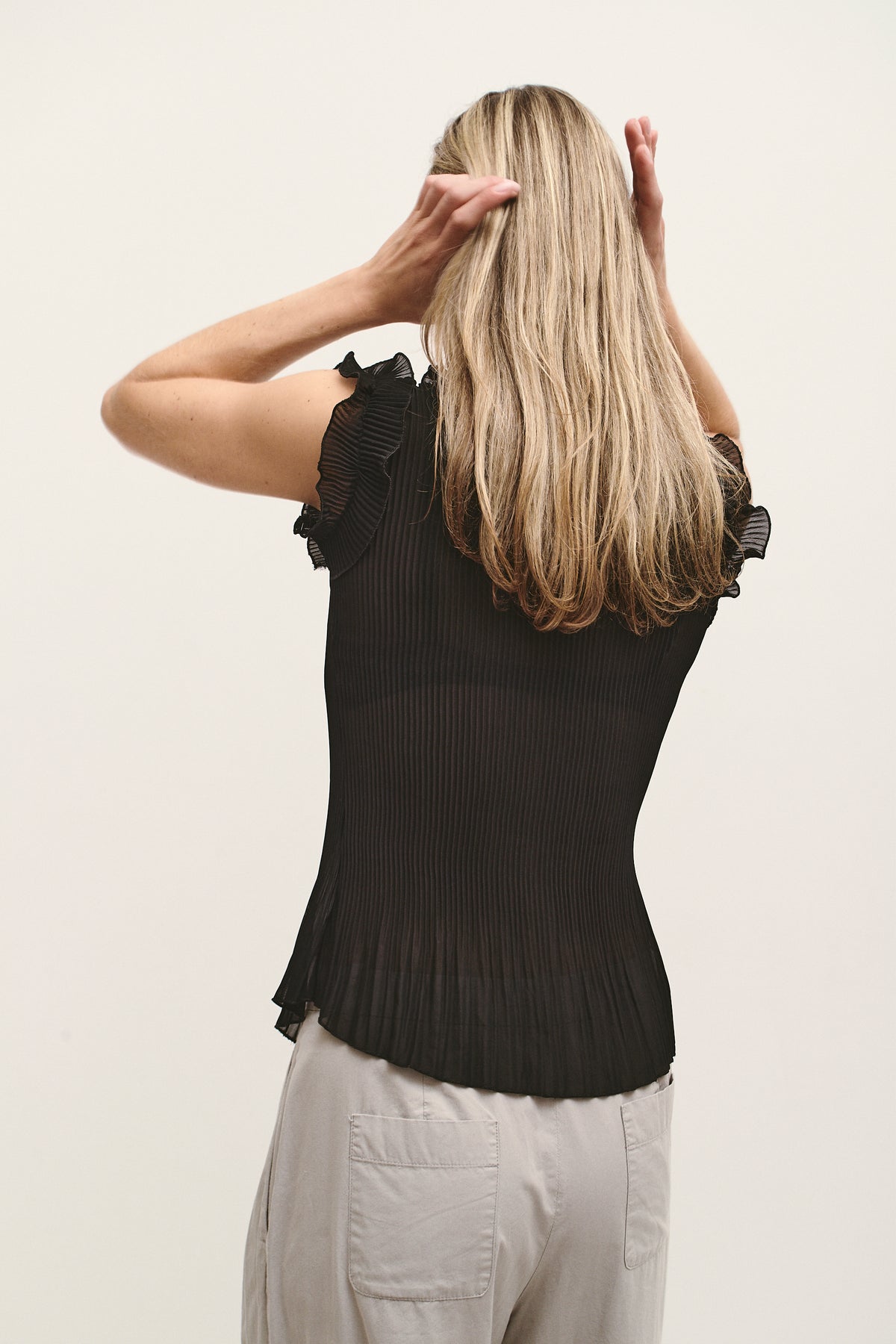 THE PLEATED RUFFLE BLOUSE (XS/S)