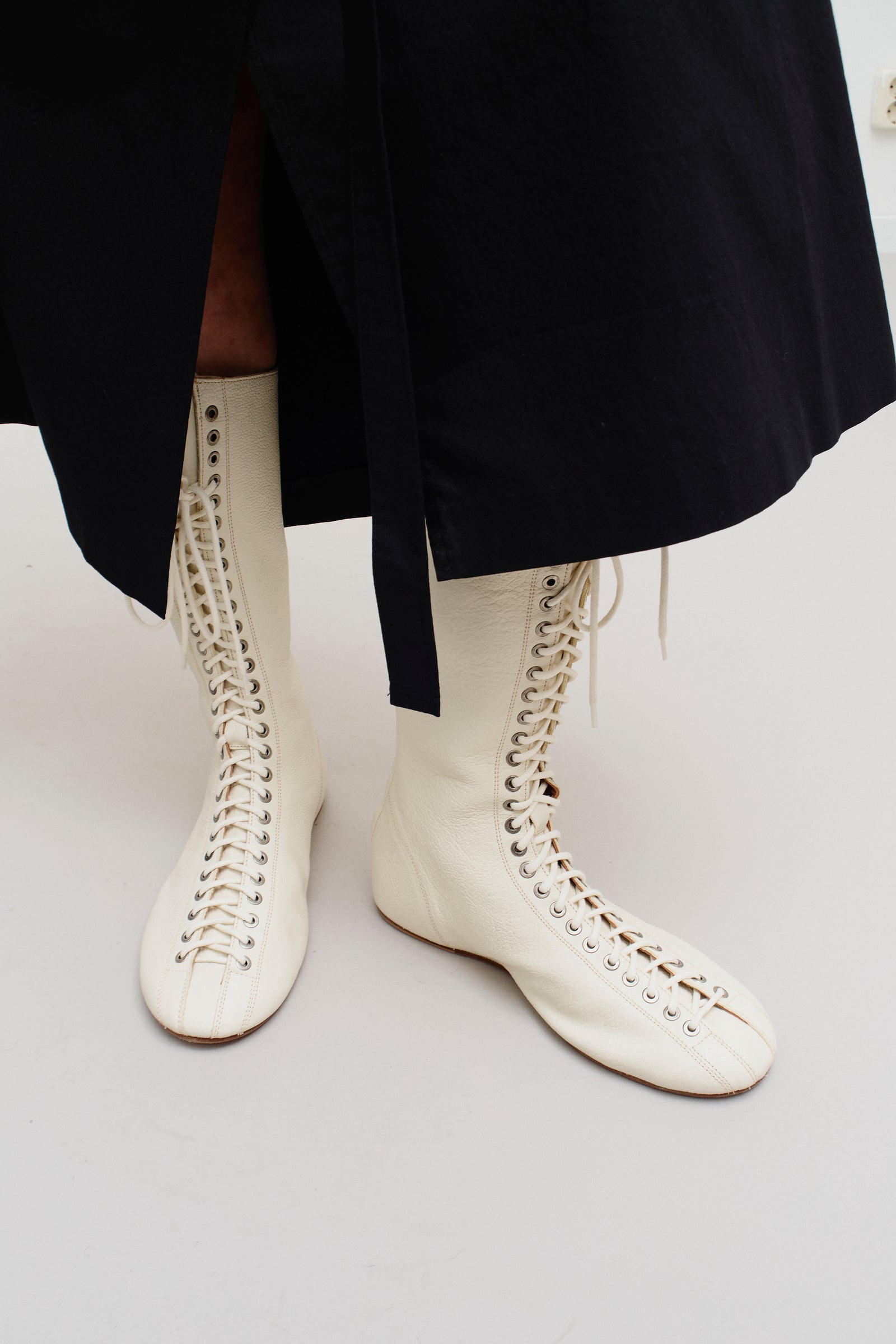 SPORTMAX WHITE LEATHER BOOTS (40) - ENSO Vintage