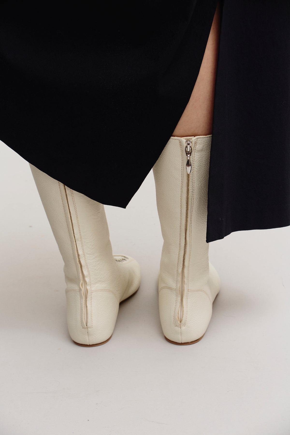 SPORTMAX WHITE LEATHER BOOTS (40) - ENSO Vintage