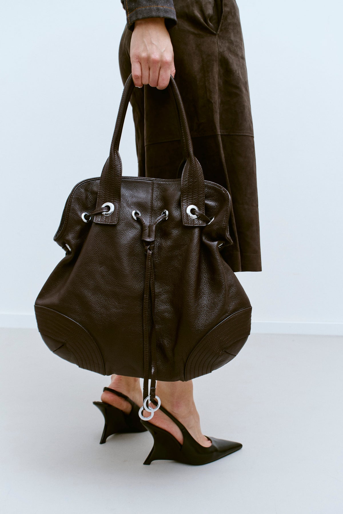THE STRUCTURED LEATHER DRAWSTRING BAG - ENSO Vintage