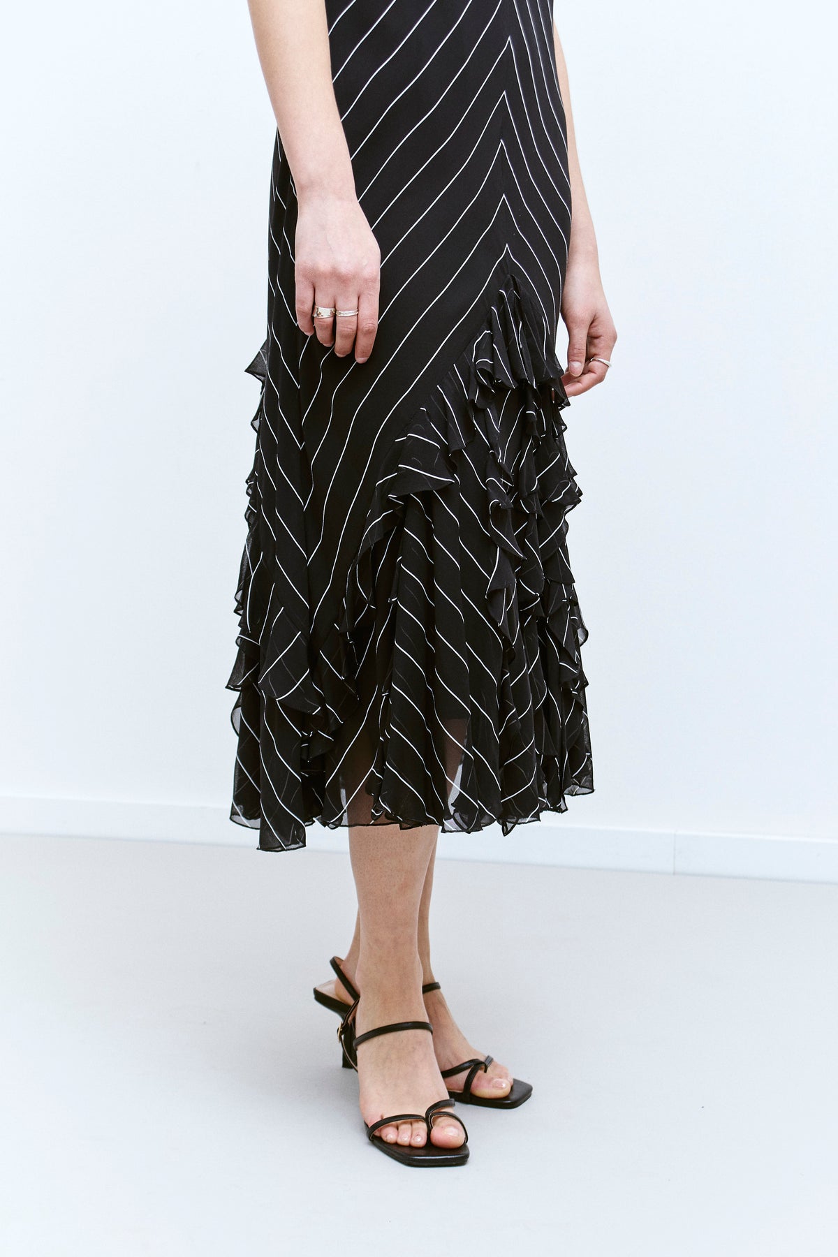 THE RUFFLED MIDI DRESS (S/M) - ENSO Vintage