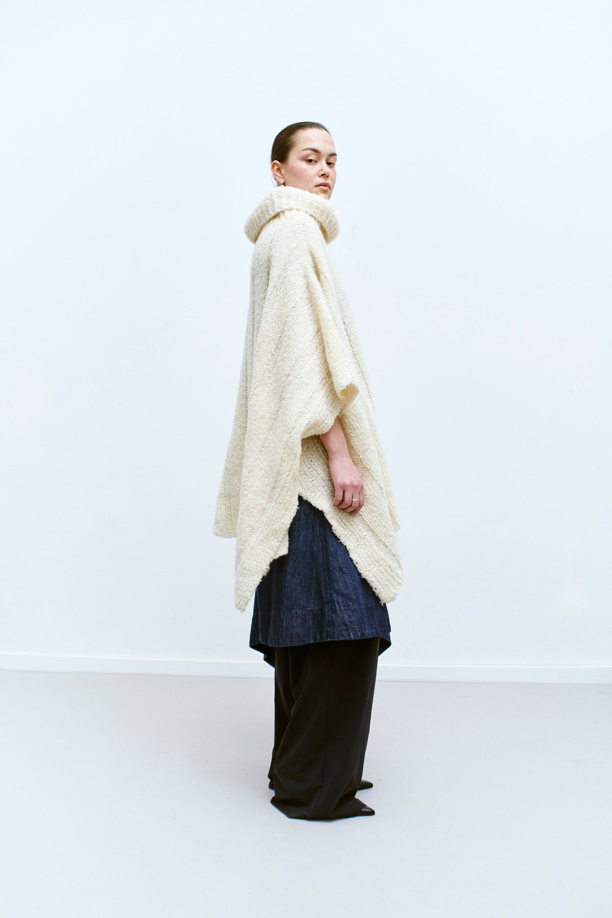 THE OVERSIZED TURTLENECK PONCHO (ONE) - ENSO Vintage
