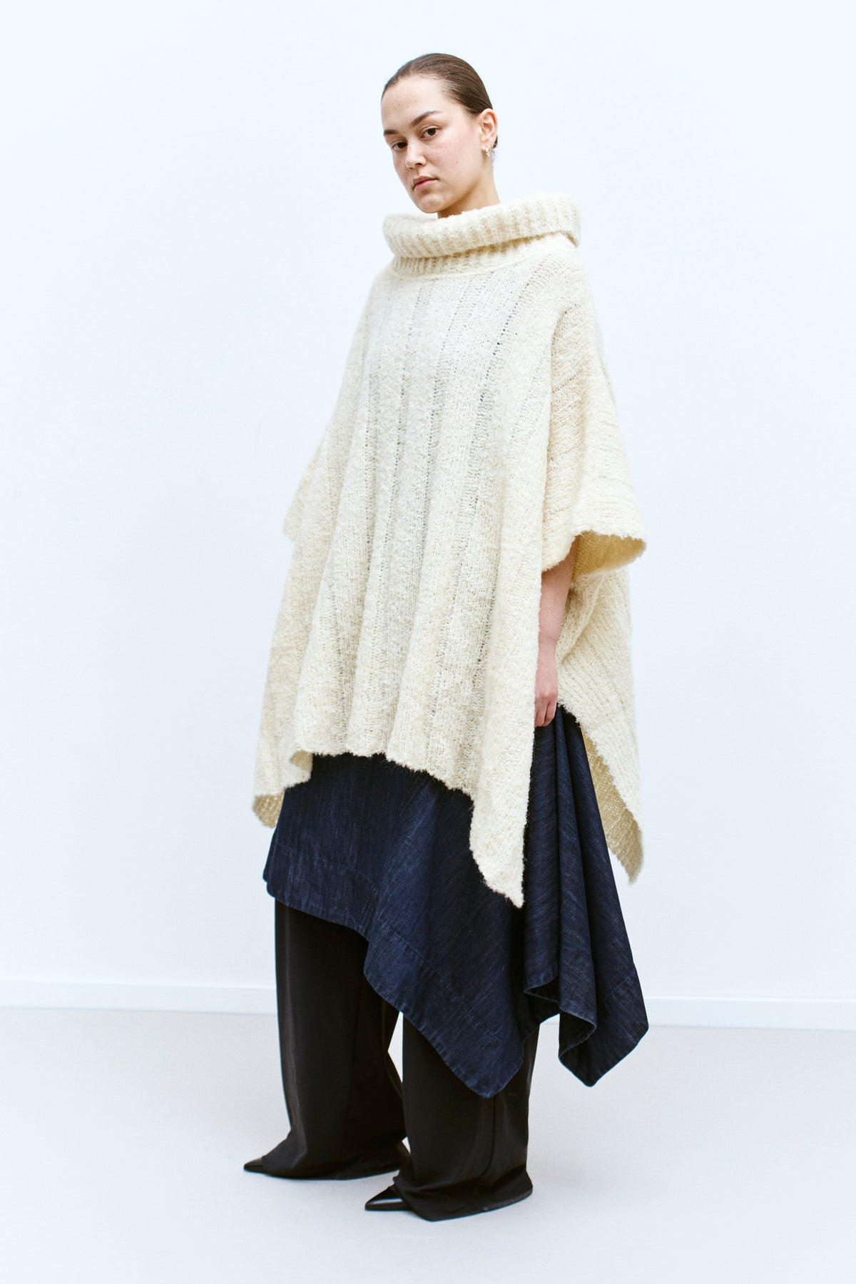 THE OVERSIZED TURTLENECK PONCHO (ONE) - ENSO Vintage