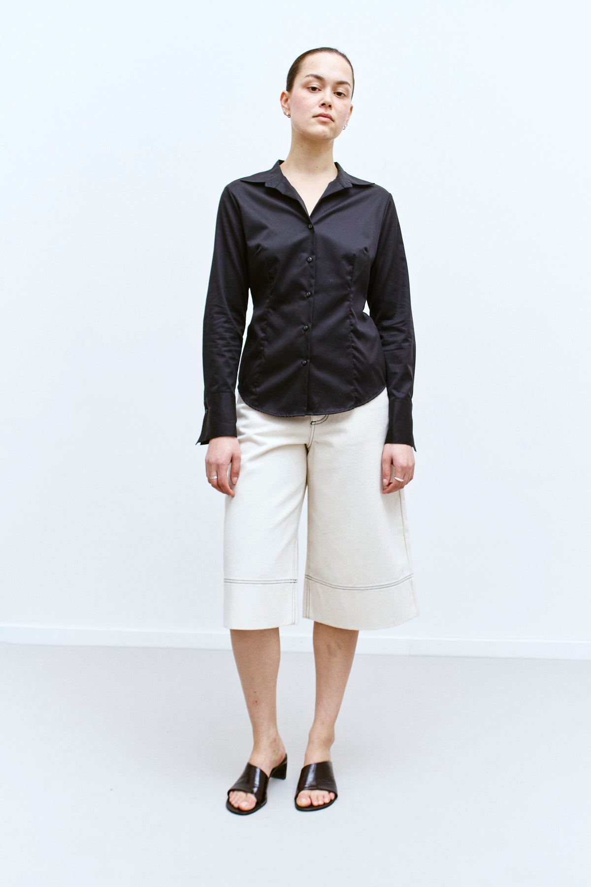 THE FITTED BLACK POPLIN SHIRT (XS/S) - ENSO Vintage