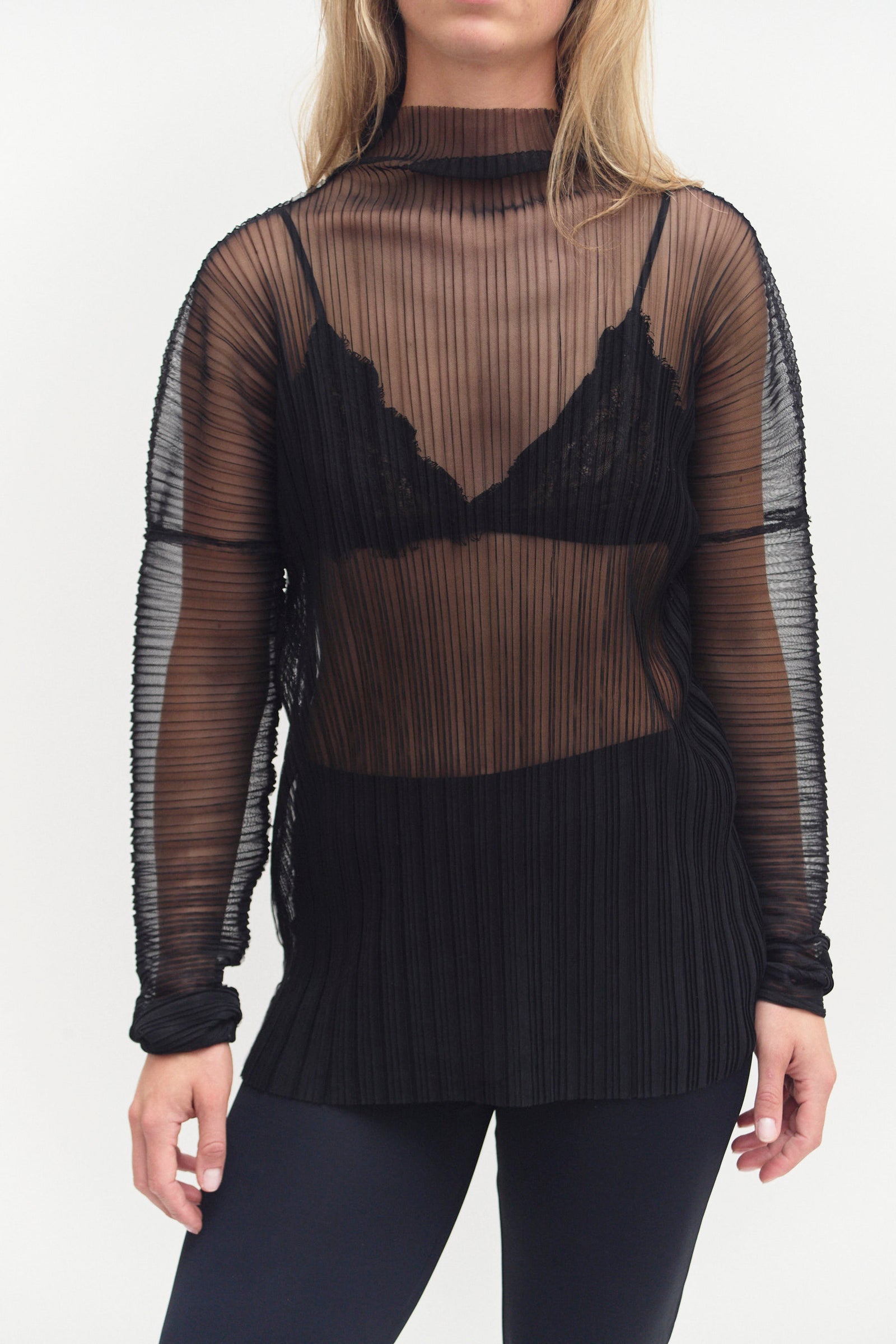 THE PLEAT ROUND TOP (O/S)