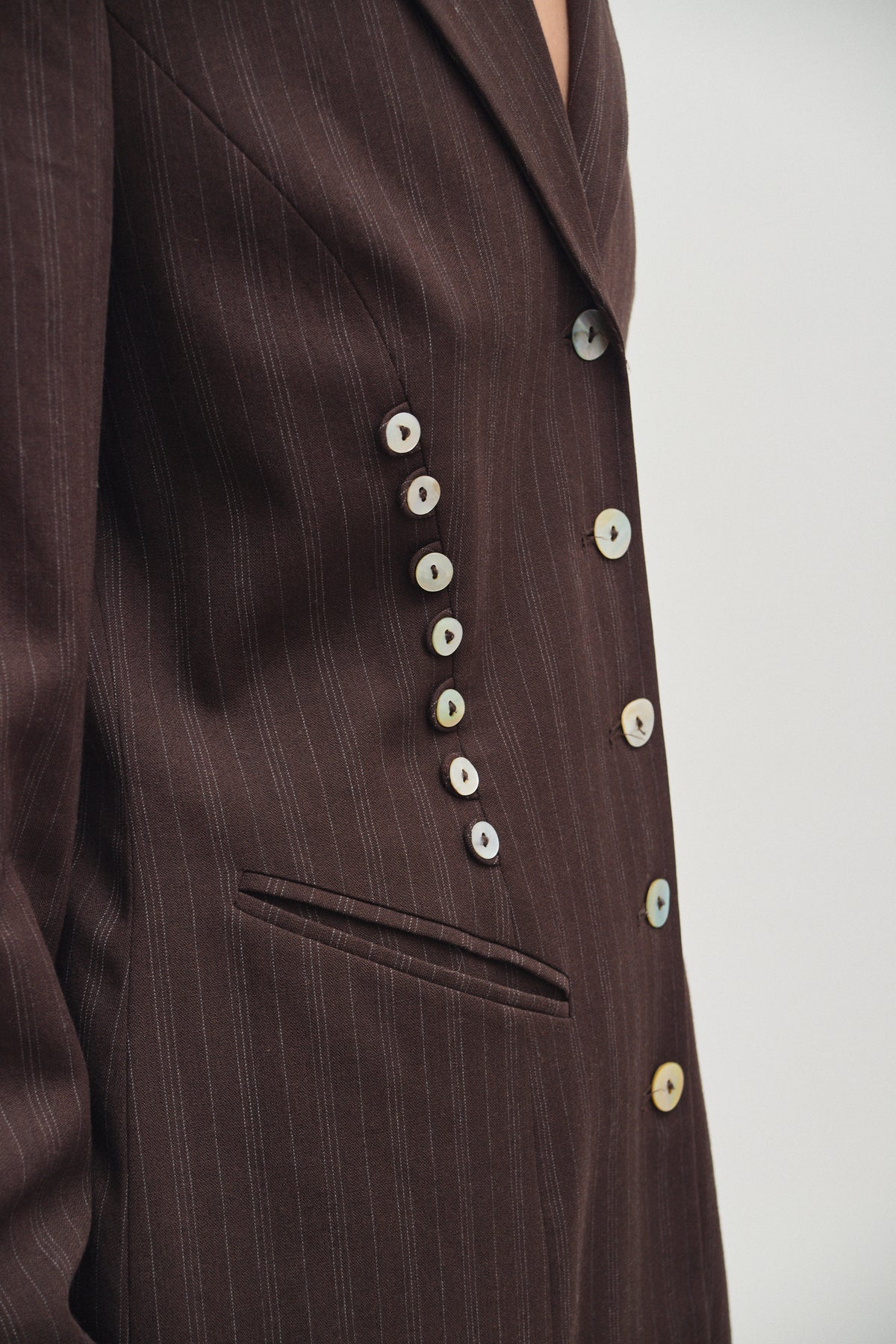 THE MOTHER OF PEARL BOTTON UP BLAZER (S/M)