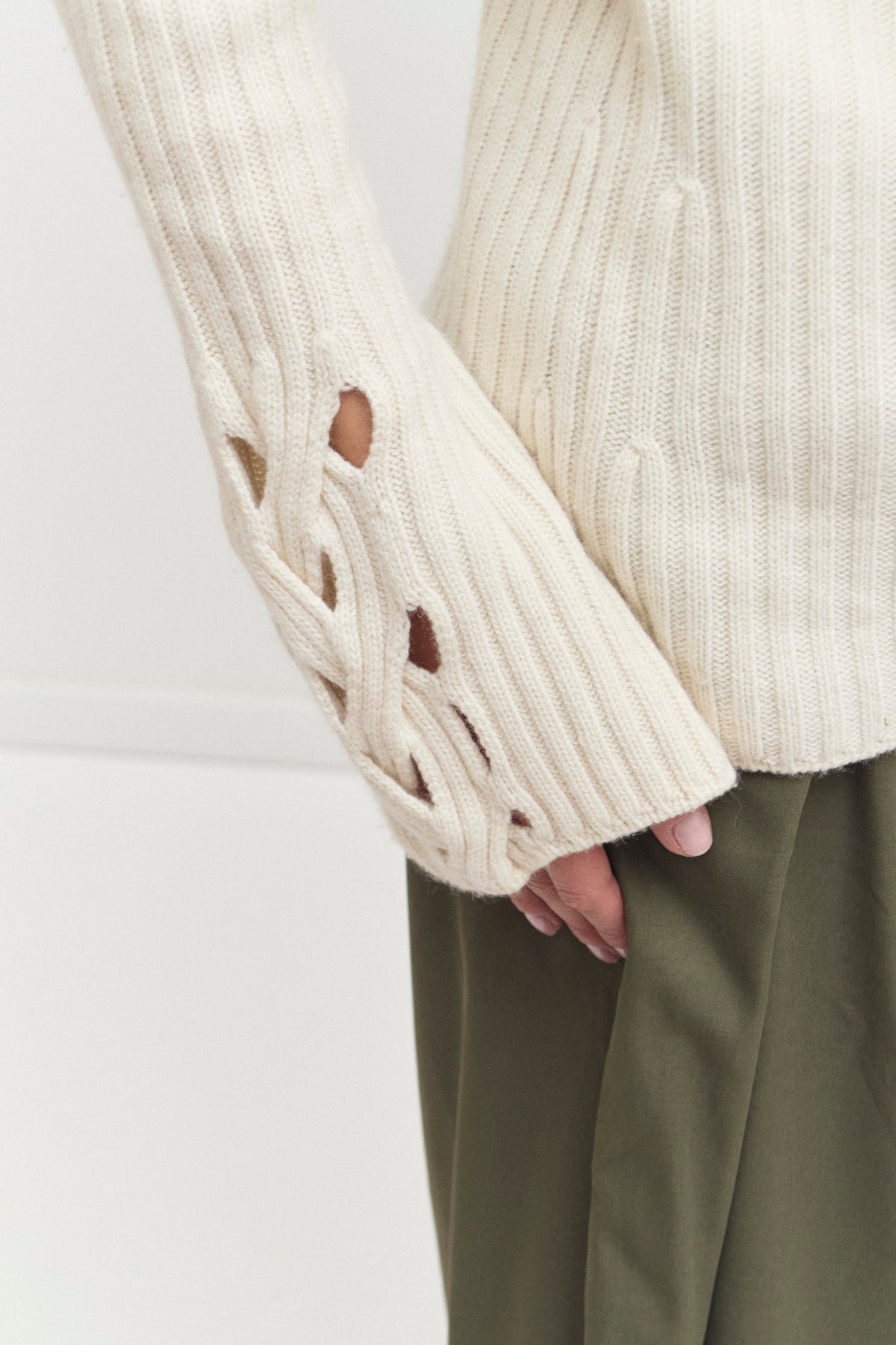 THE CUT OUT KNIT (M/L)