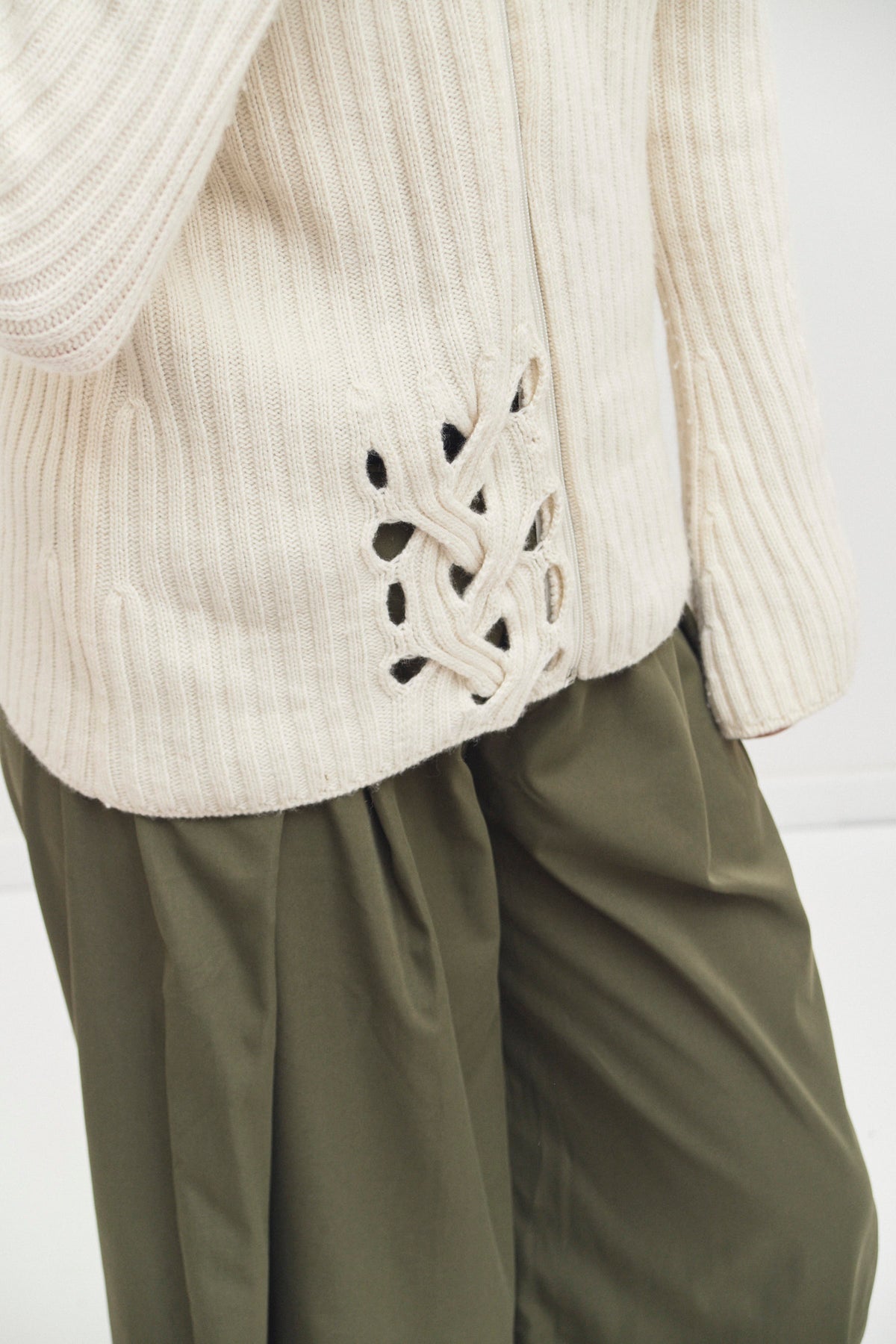 THE CUT OUT KNIT (M/L)