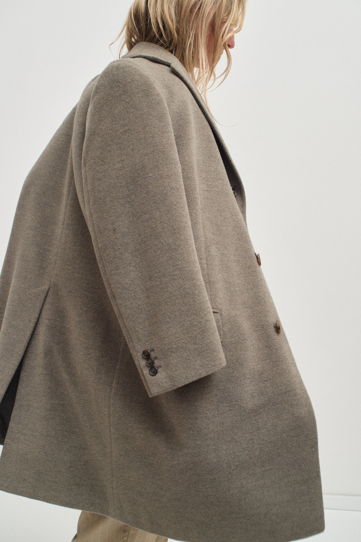 LOEWE TAUPE COAT (M/L)